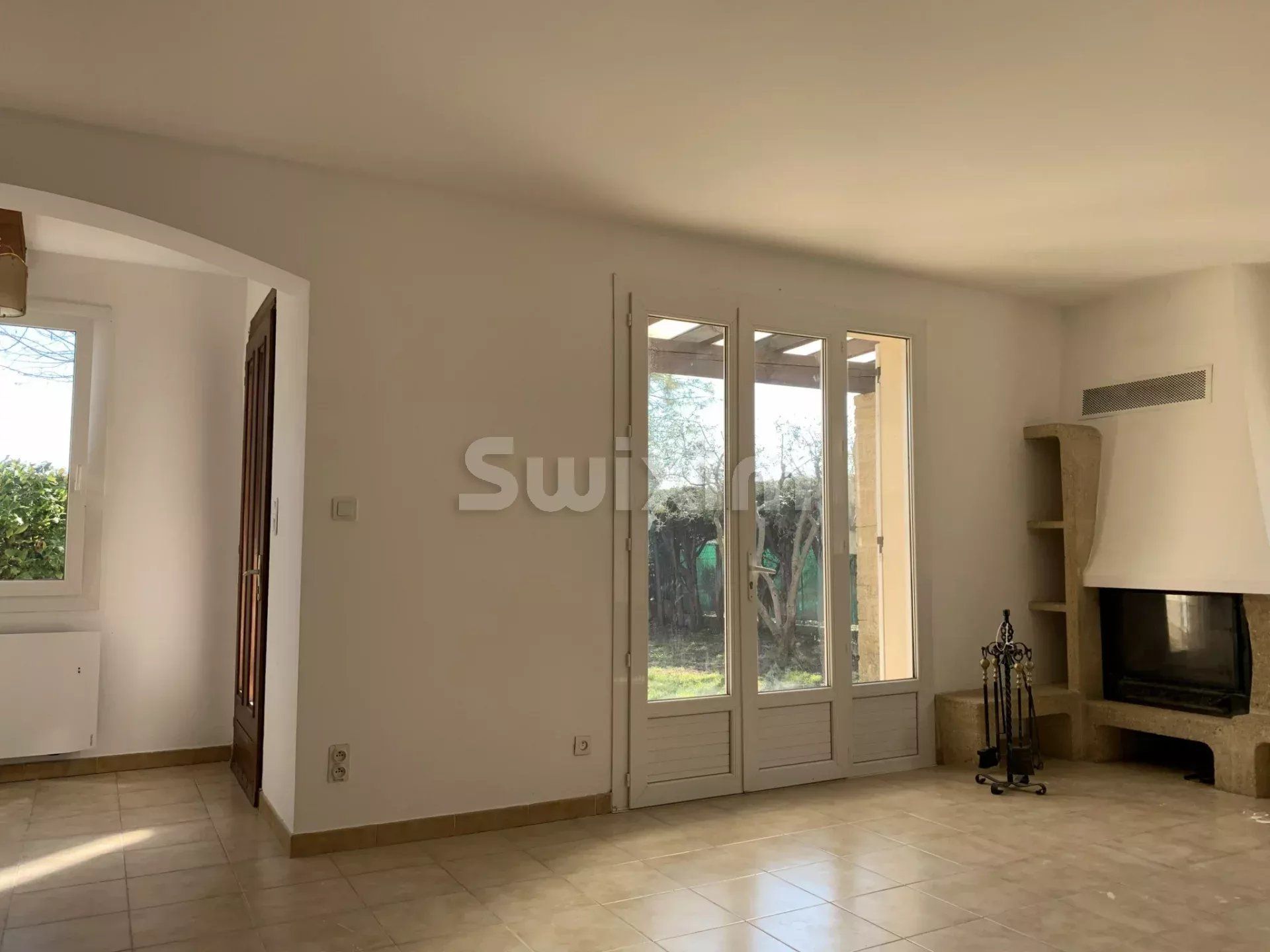 villa 5 Rooms for rent on Uzès (30700)