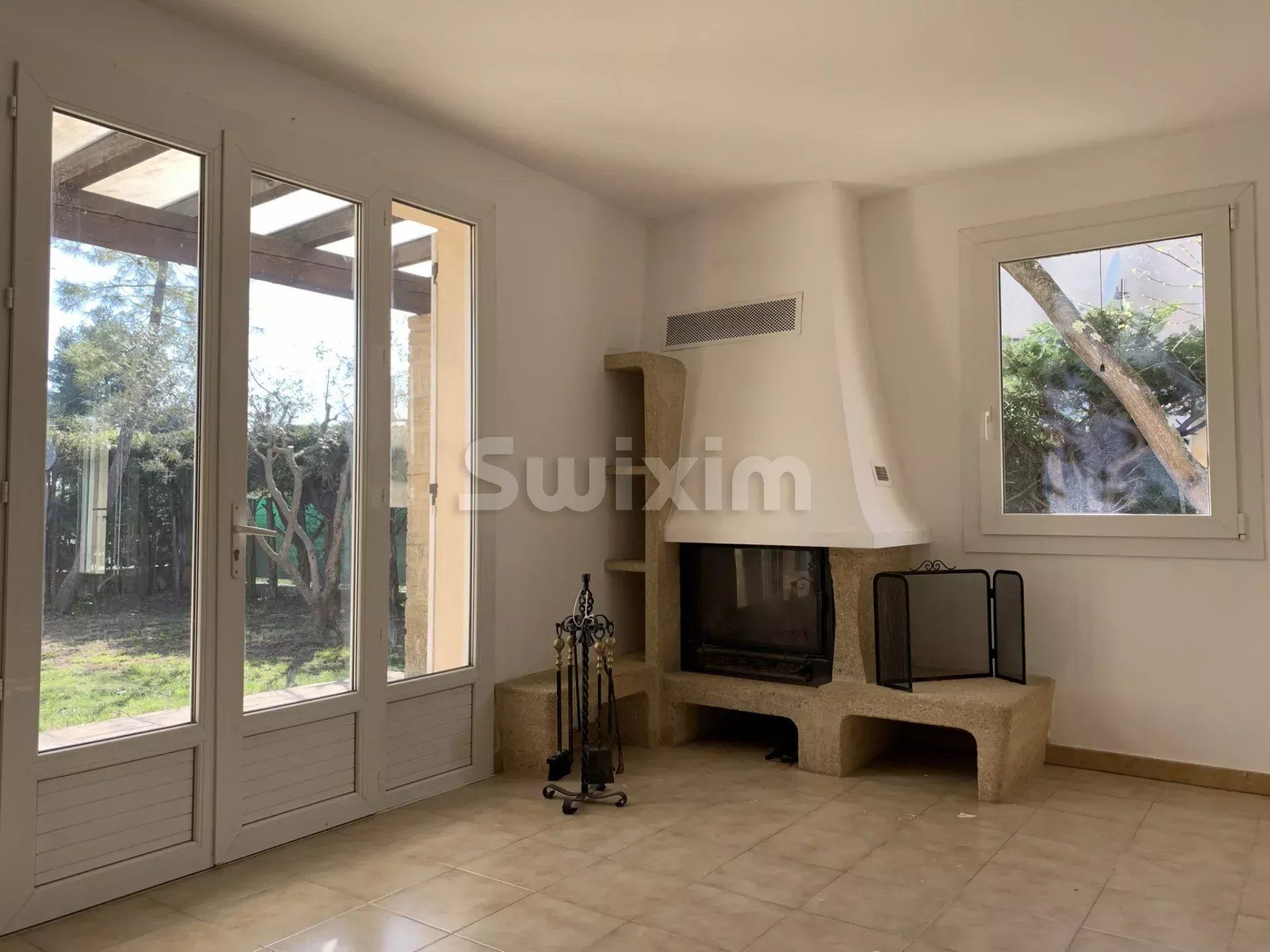 villa 5 Rooms for rent on Uzès (30700)