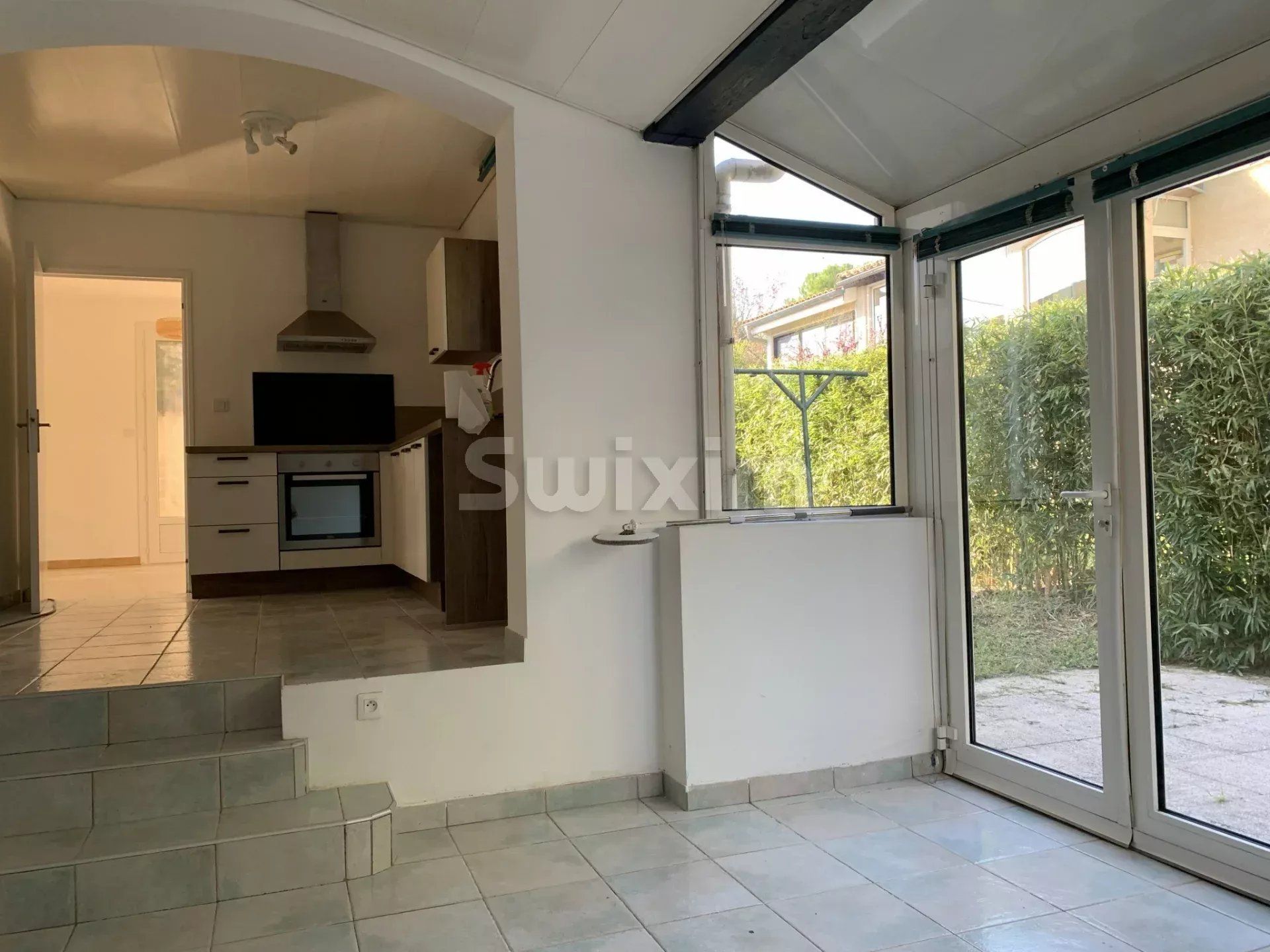 villa 5 Rooms for rent on Uzès (30700)