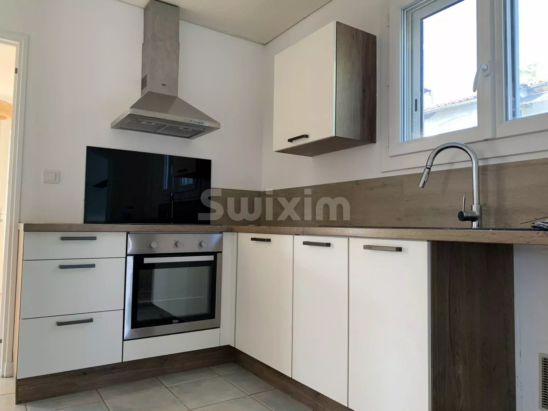 villa 5 Rooms for rent on Uzès (30700)