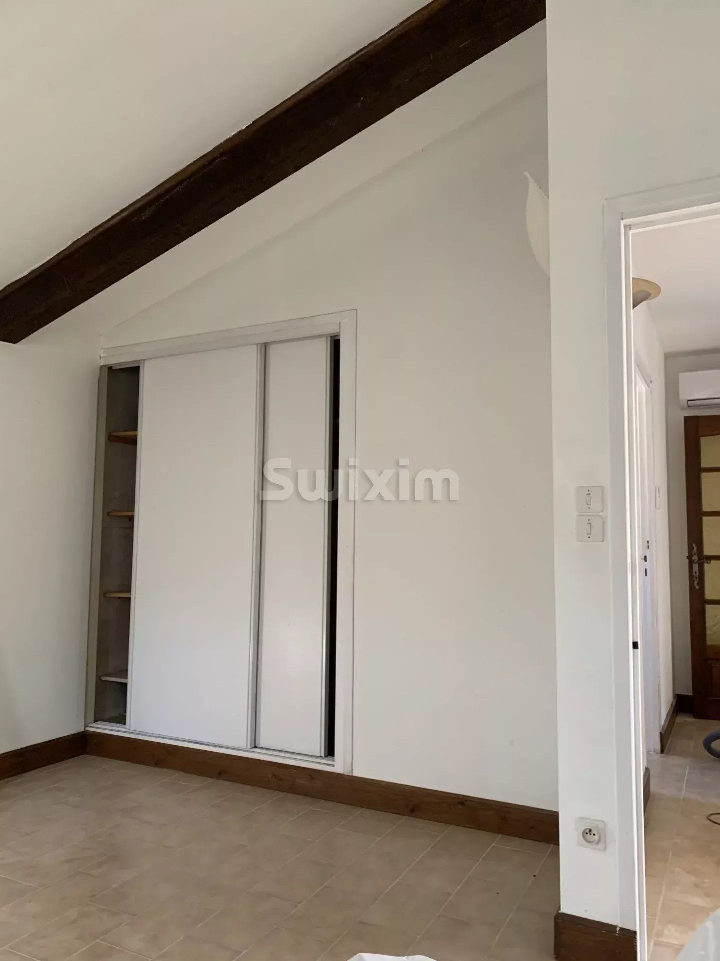 villa 5 Rooms for rent on Uzès (30700)