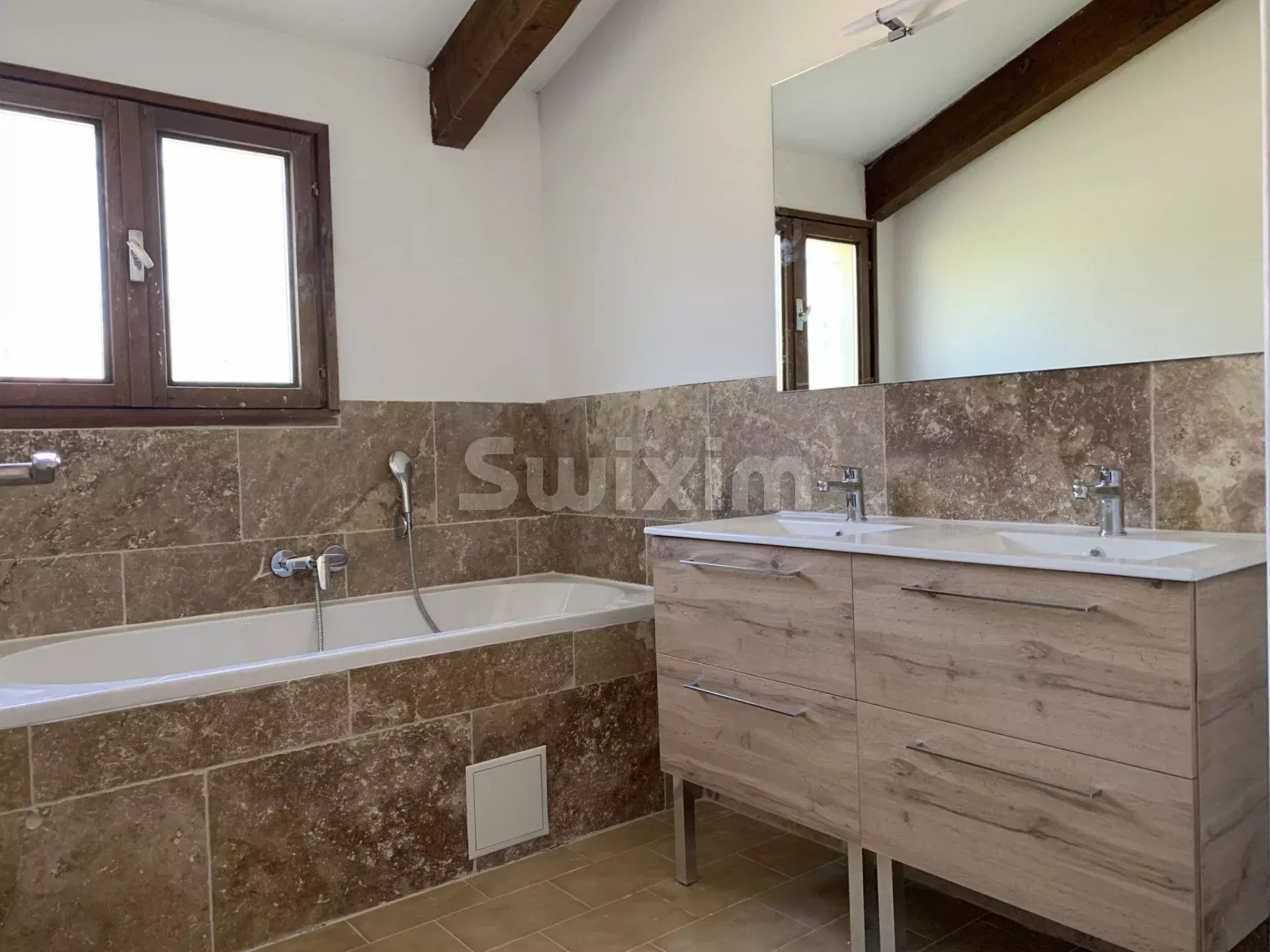 villa 5 Rooms for rent on Uzès (30700)