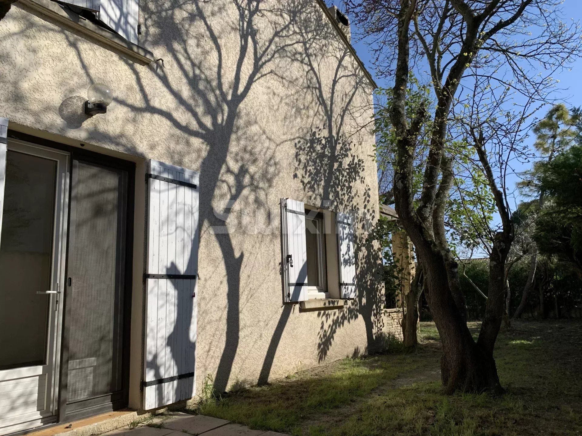 villa 5 Rooms for rent on Uzès (30700)