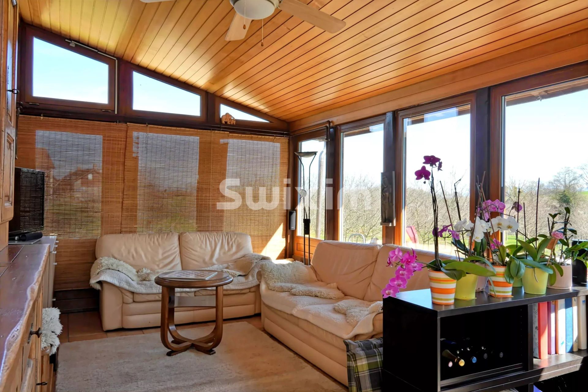 house 6 Rooms for rent on Aubonne (1170)