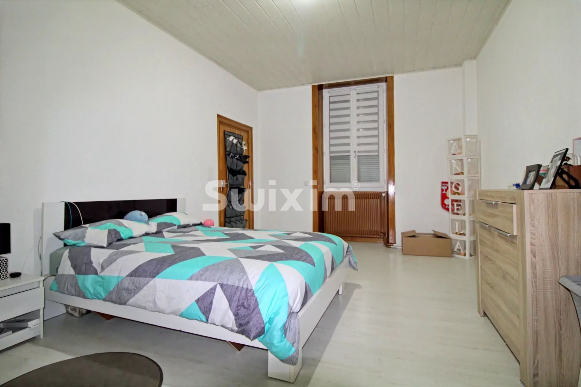 building 12 Rooms for sale on Hauts de Bienne (39400)