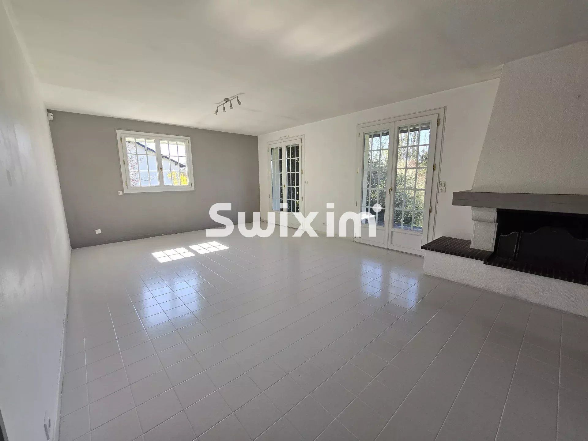 casa 5 Camere in vendita su Lons-le-Saunier (39000)