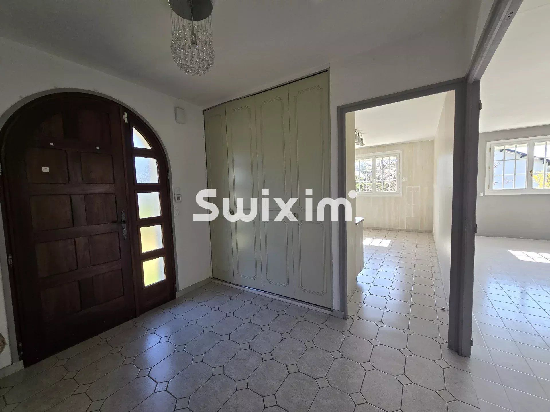 casa 5 Camere in vendita su Lons-le-Saunier (39000)