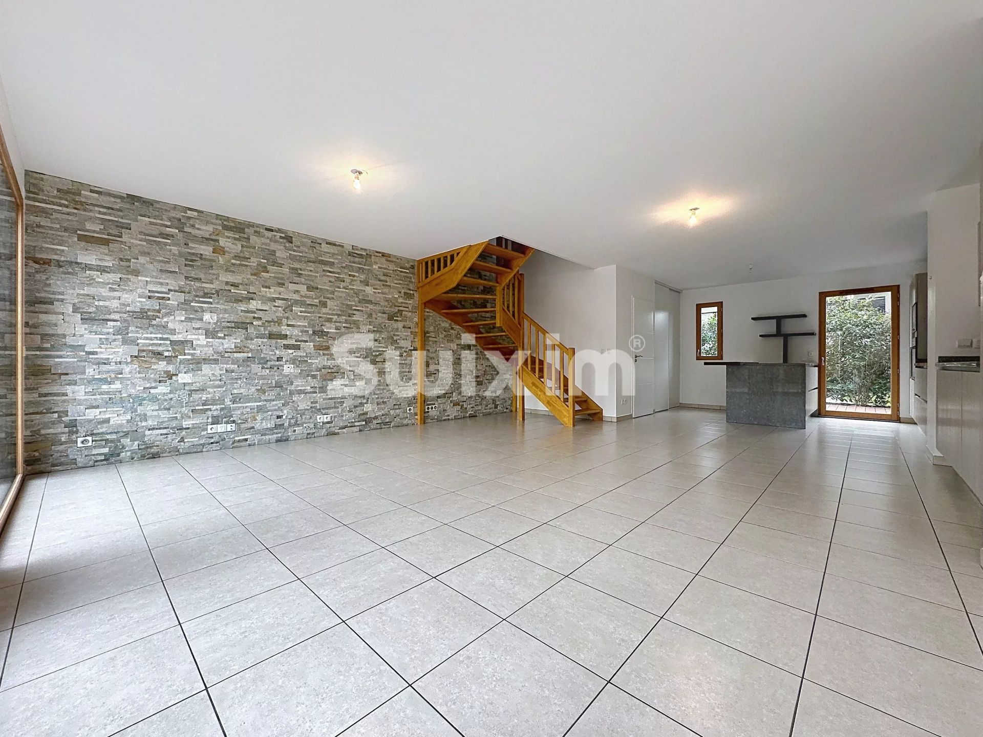 house 5 Rooms for rent on Échenevex (01170)