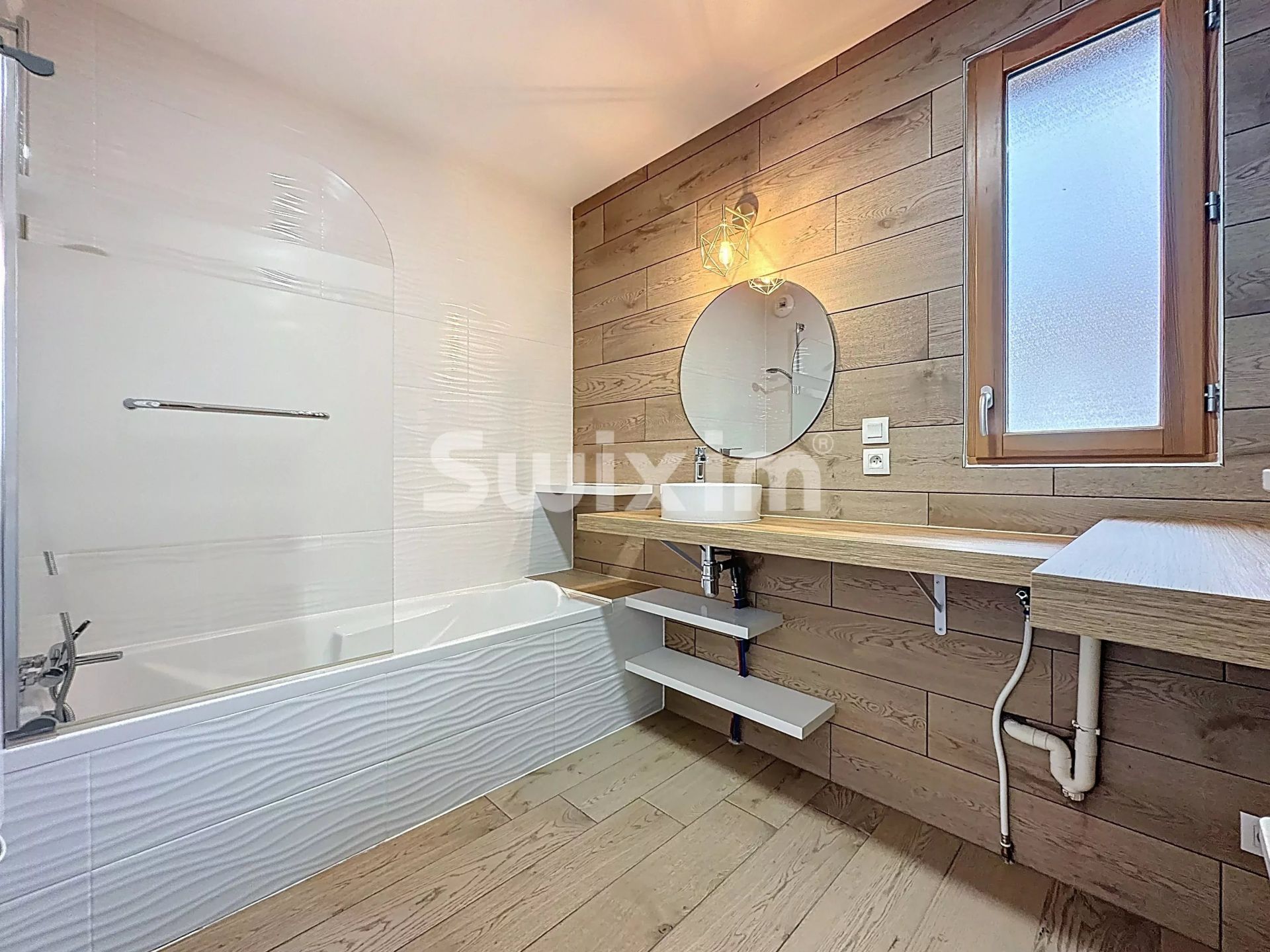 house 5 Rooms for rent on Échenevex (01170)