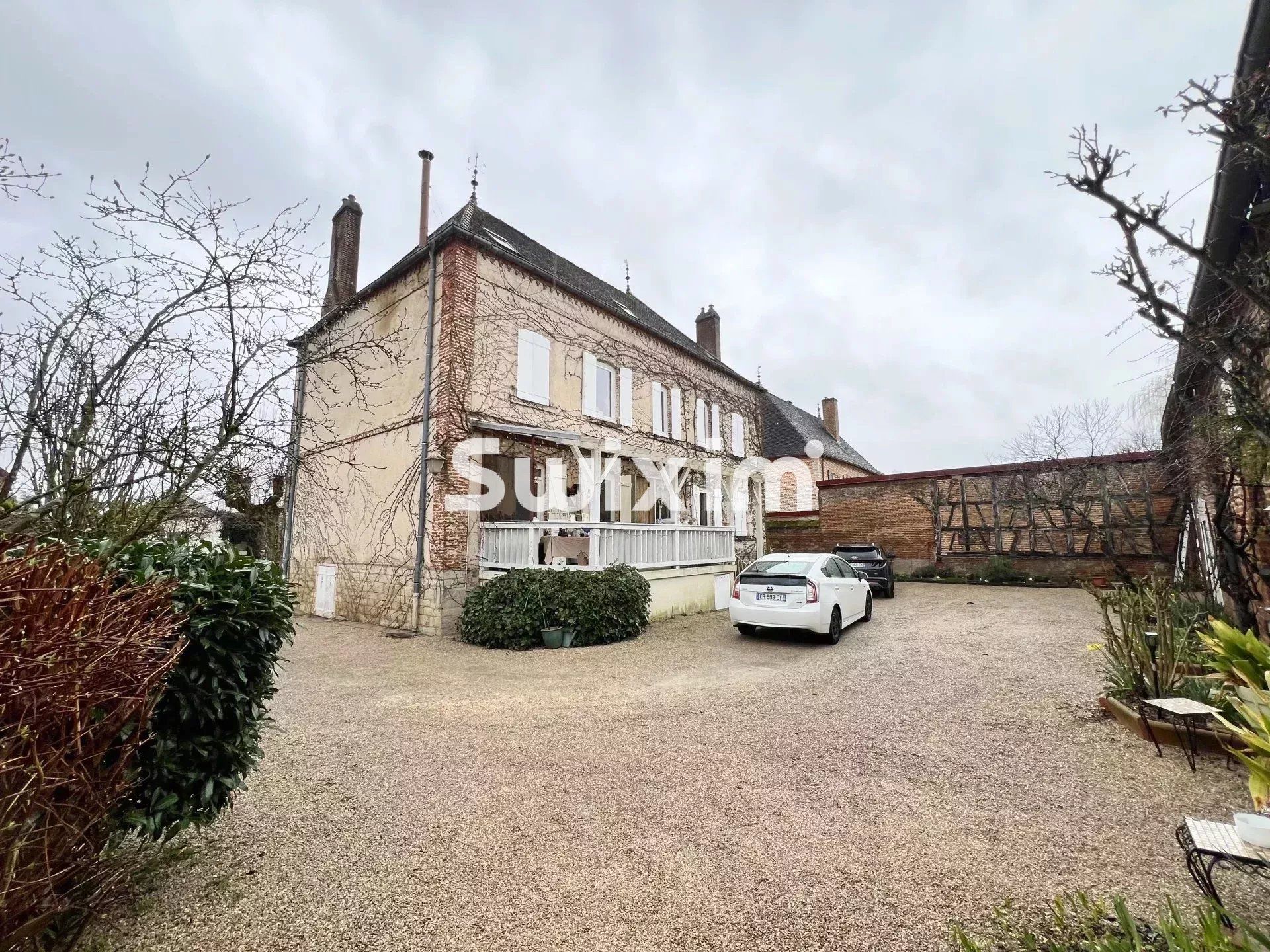 casa 10 Salas en venta en Saint-Germain-du-Bois (71330)