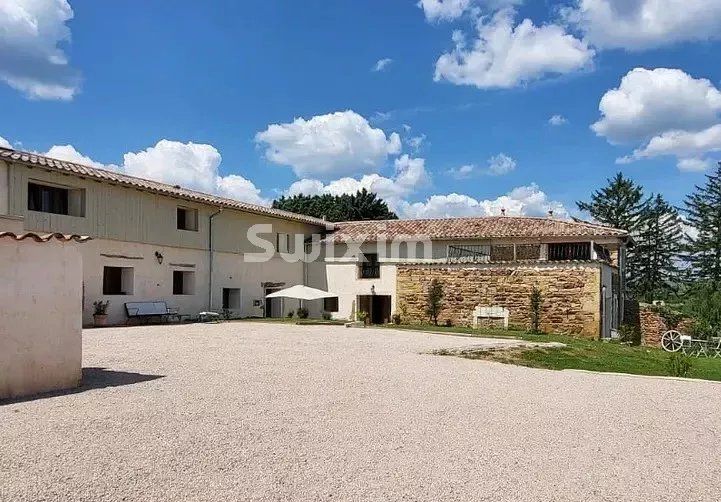 casa 10 Camere in vendita su Saint-Amour-Bellevue (71570)
