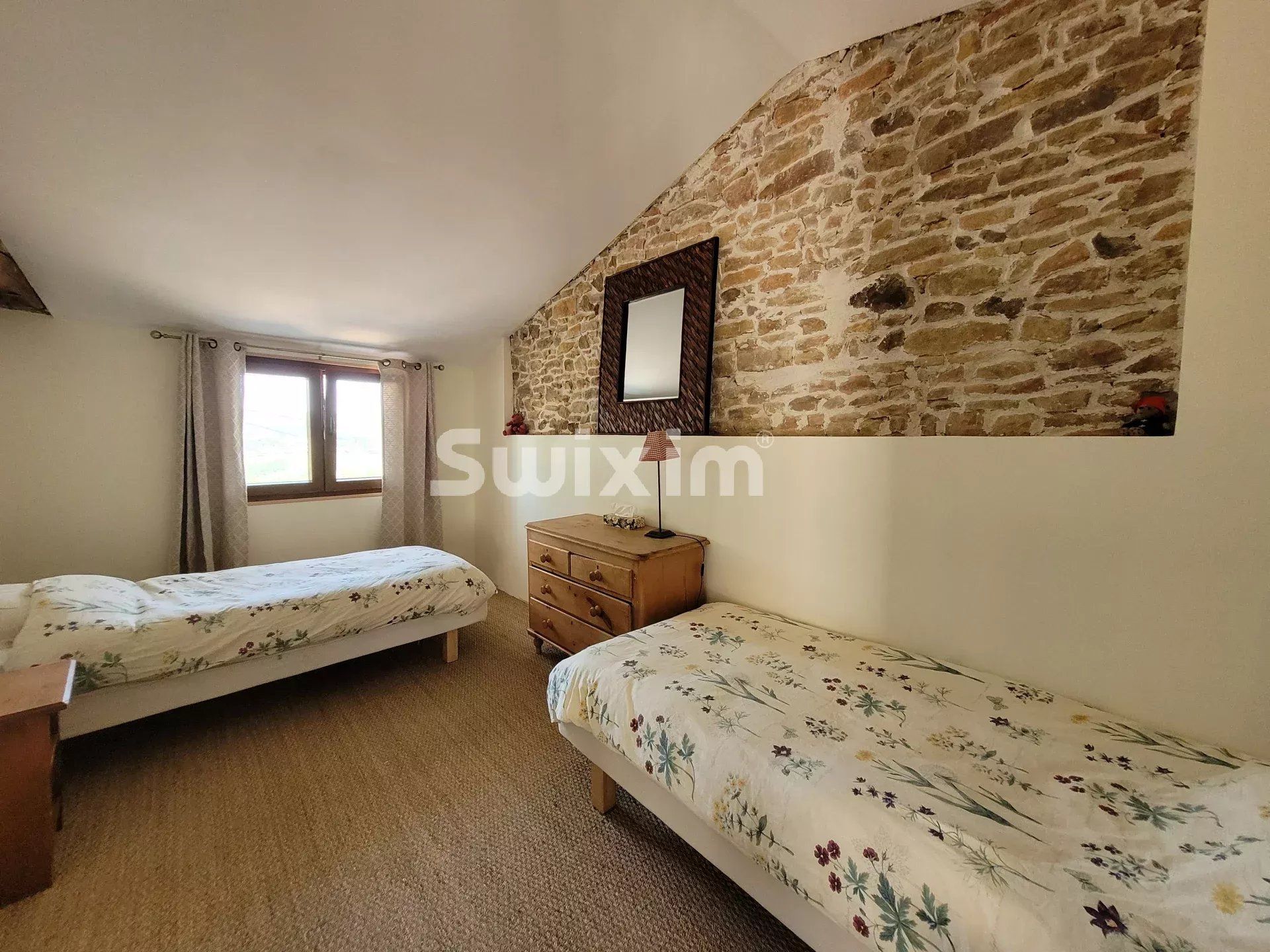 casa 10 Camere in vendita su Saint-Amour-Bellevue (71570)