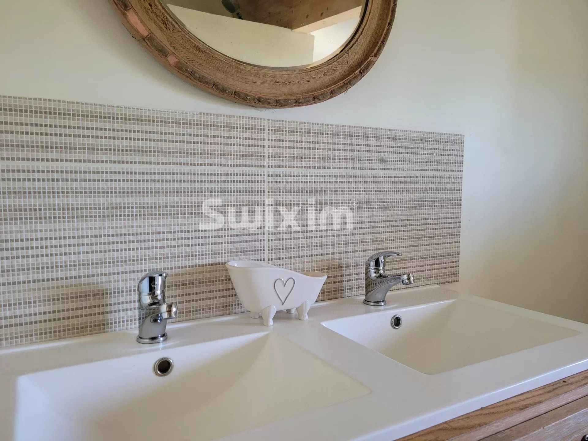 casa 10 Camere in vendita su Saint-Amour-Bellevue (71570)