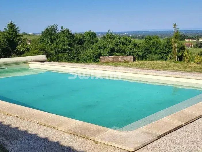 casa 10 Camere in vendita su Saint-Amour-Bellevue (71570)