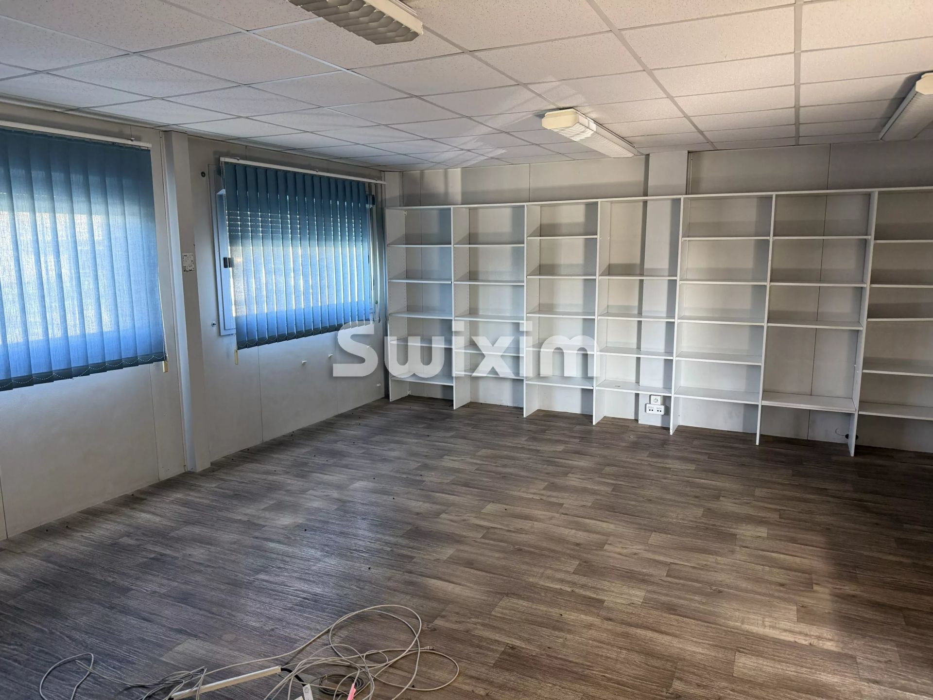 comercial local 10 Quartos para aluguer sobre Monteux (84170)