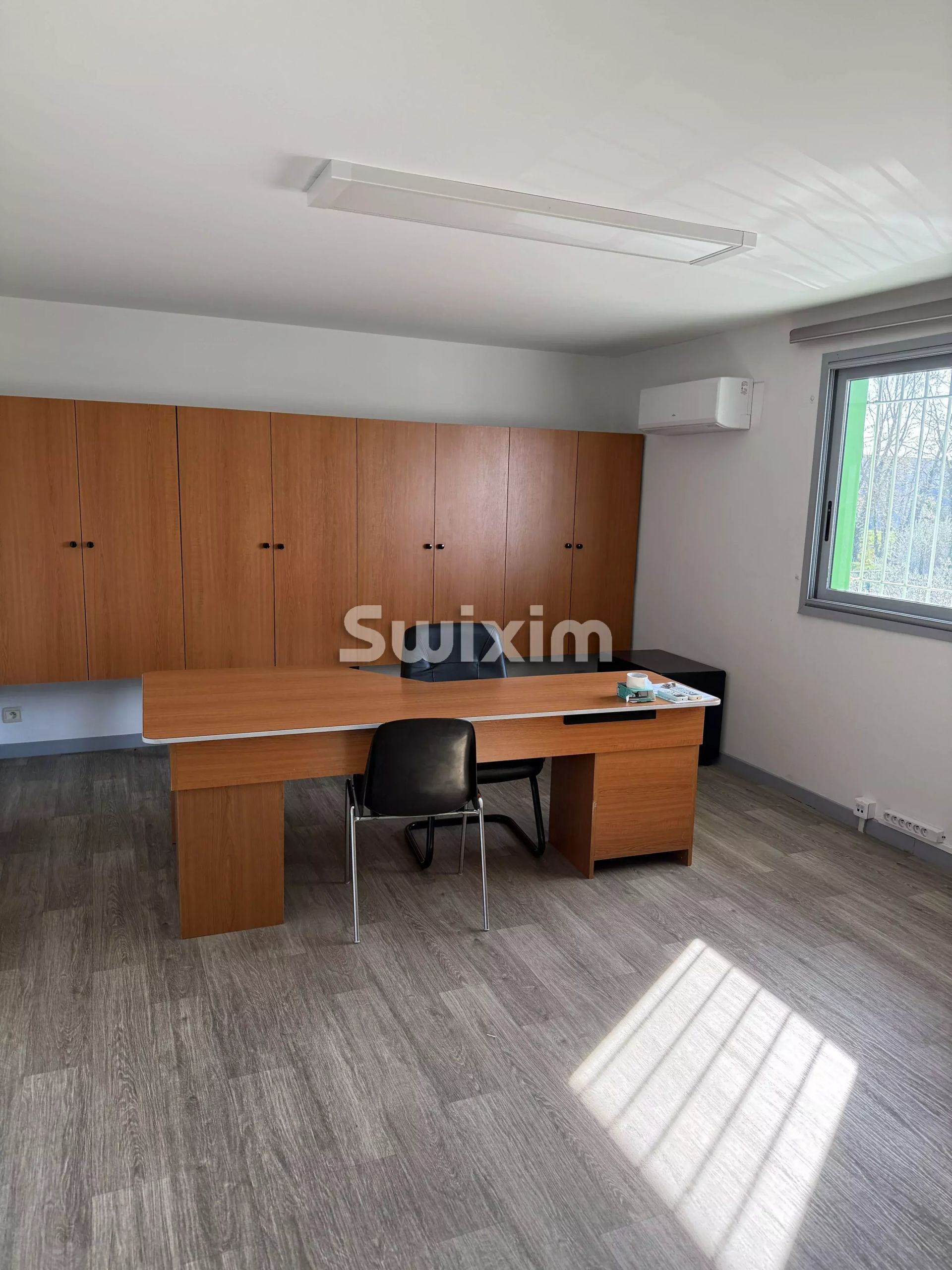 comercial local 10 Quartos para aluguer sobre Monteux (84170)