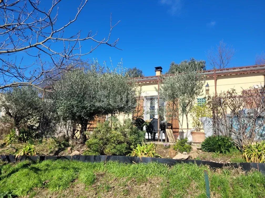 villa 5 Rooms for sale on Uzès (30700)