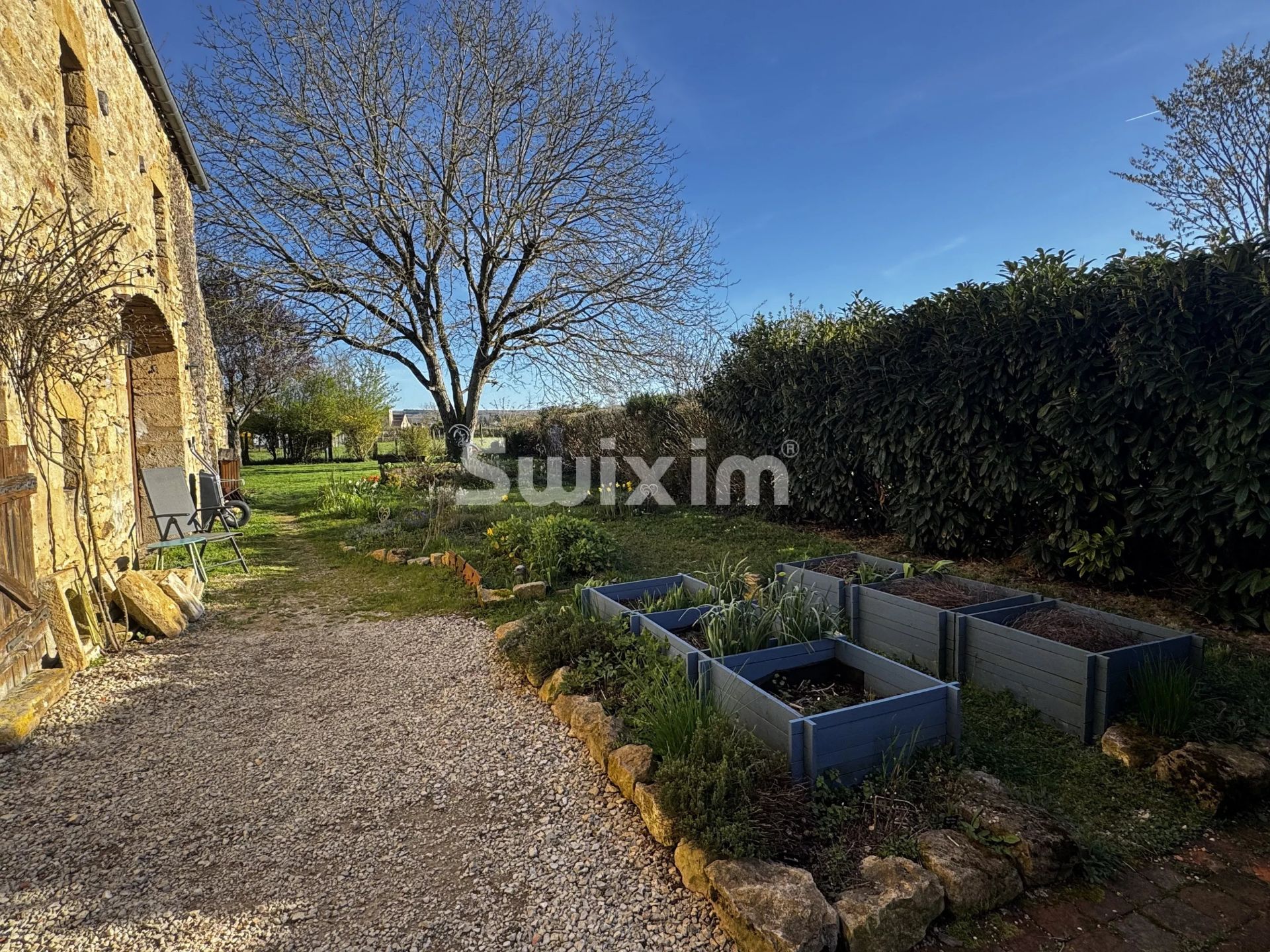 house 7 Rooms for sale on Avallon (89200)