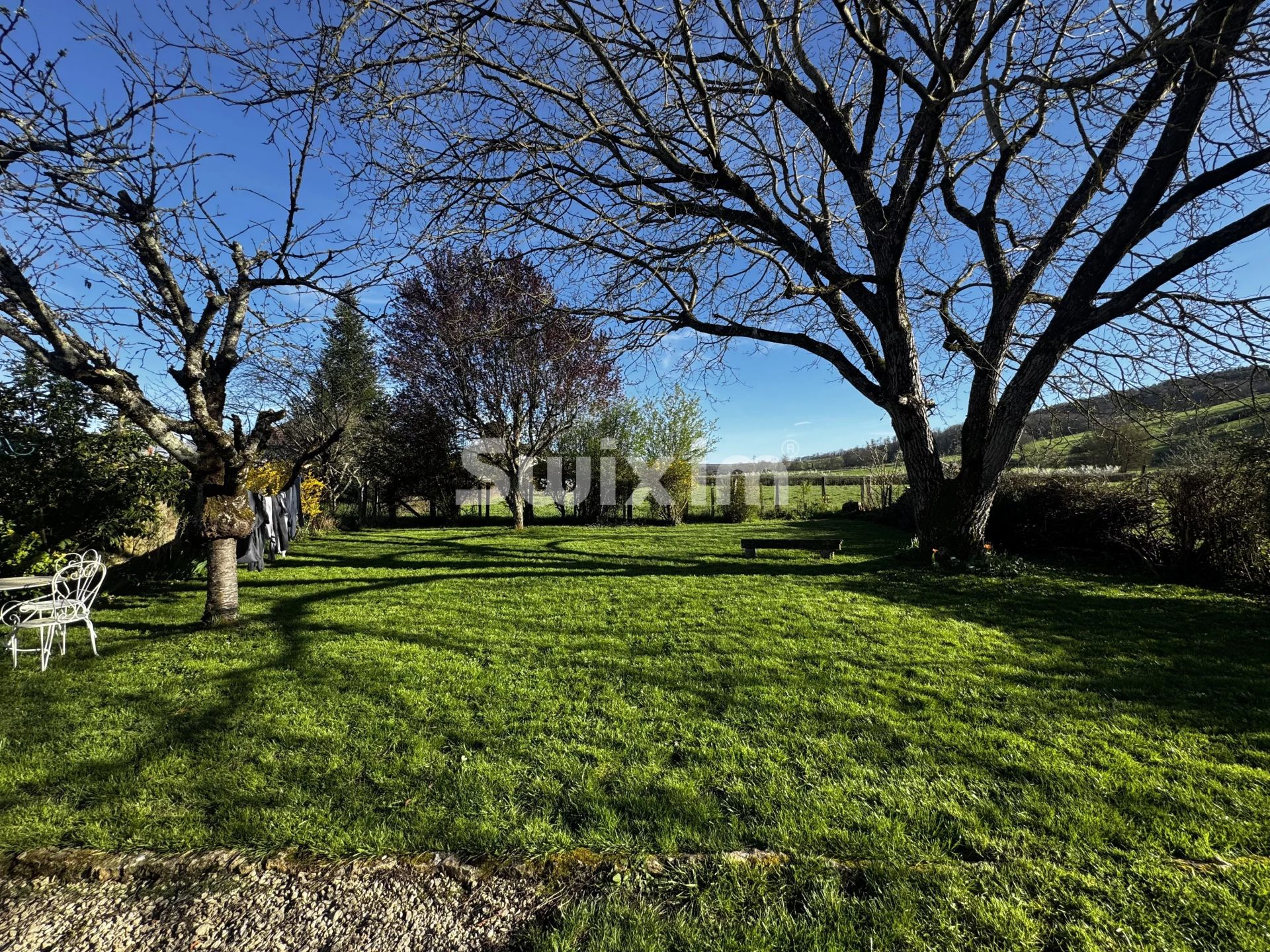 house 7 Rooms for sale on Avallon (89200)