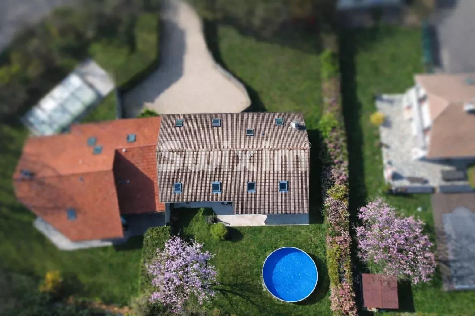 house 8 Rooms for sale on Échenevex (01170)