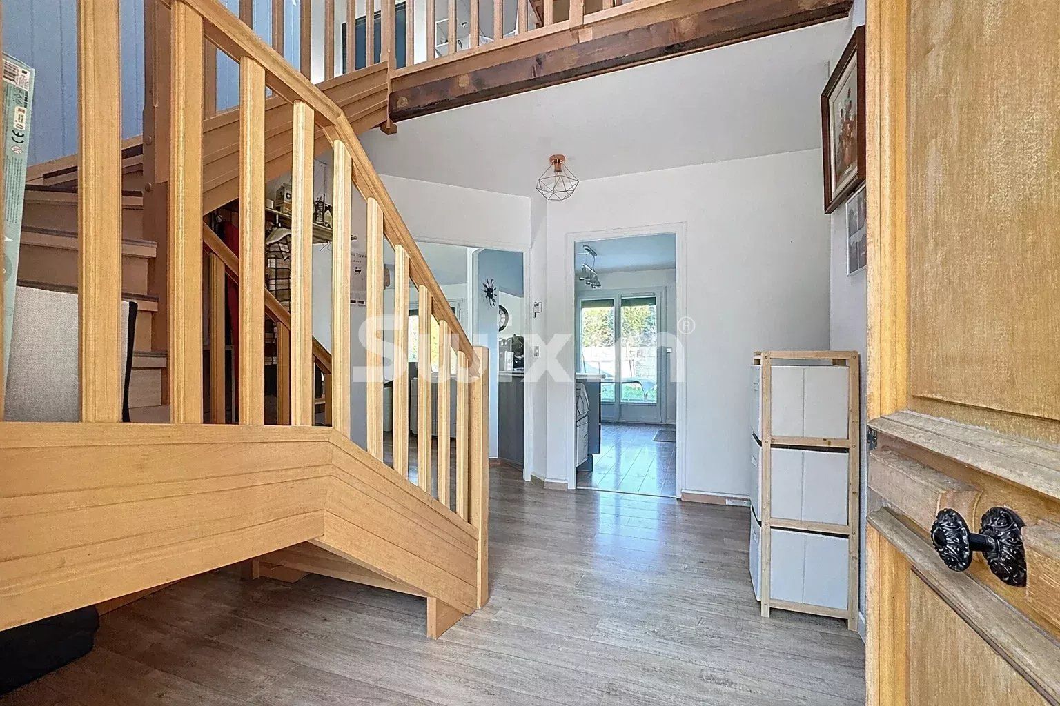 house 8 Rooms for sale on Échenevex (01170)