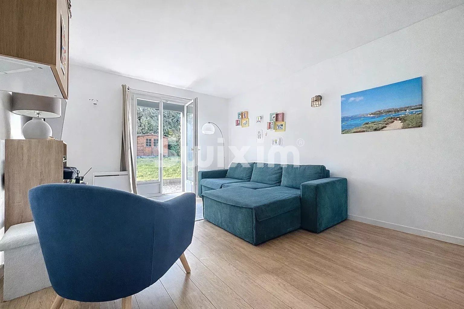 house 8 Rooms for sale on Échenevex (01170)