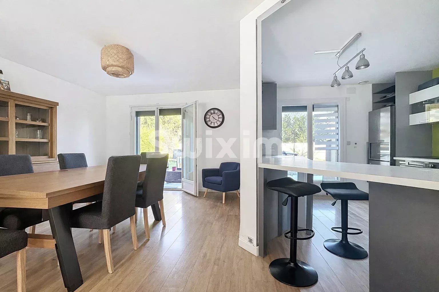 house 8 Rooms for sale on Échenevex (01170)