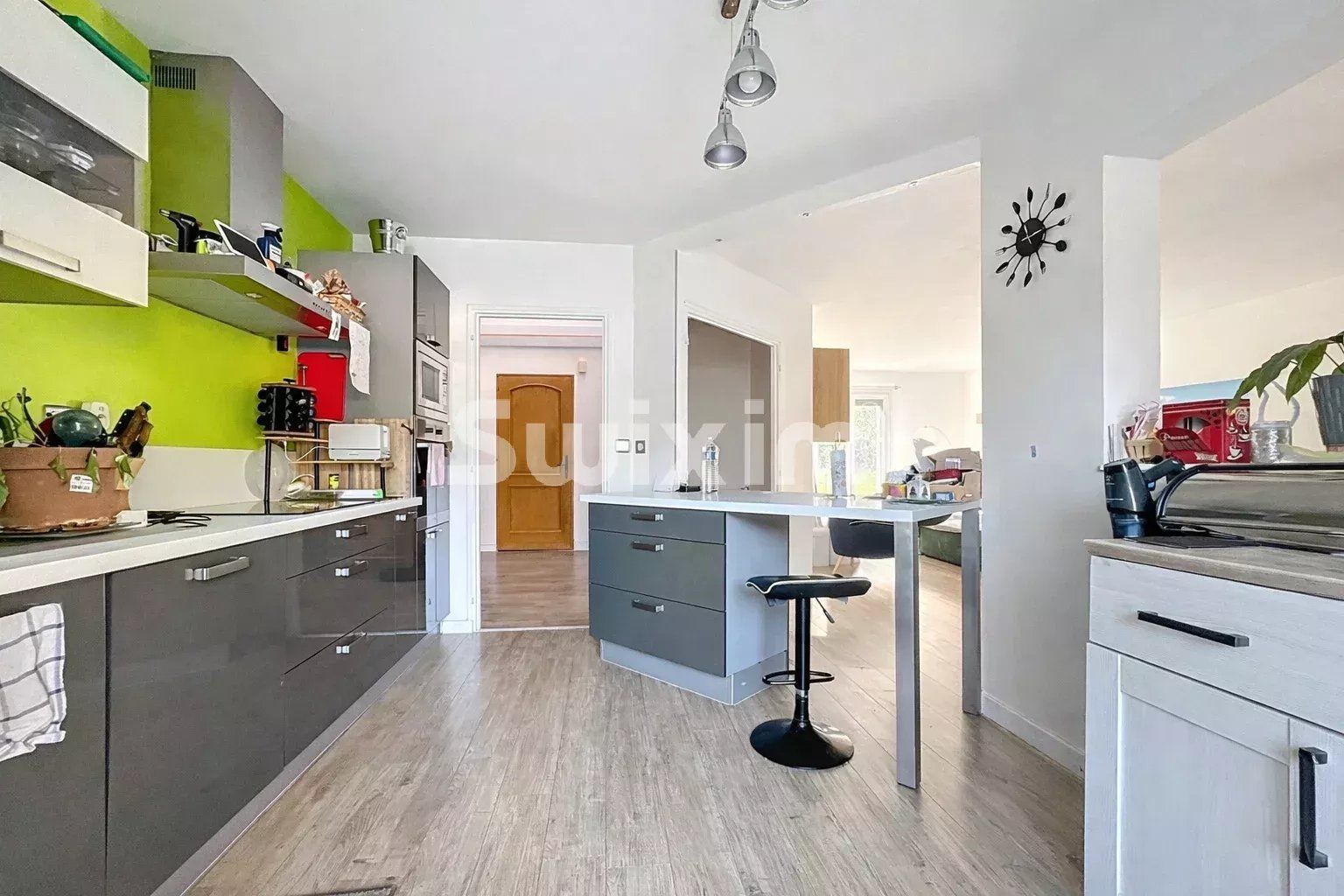 house 8 Rooms for sale on Échenevex (01170)