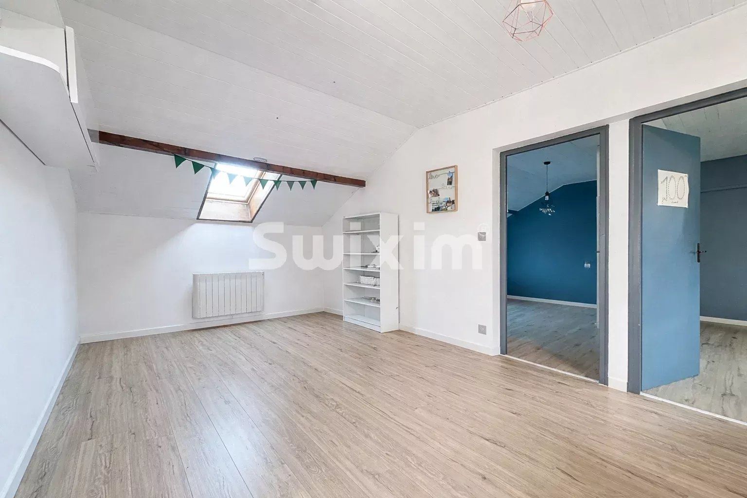 house 8 Rooms for sale on Échenevex (01170)