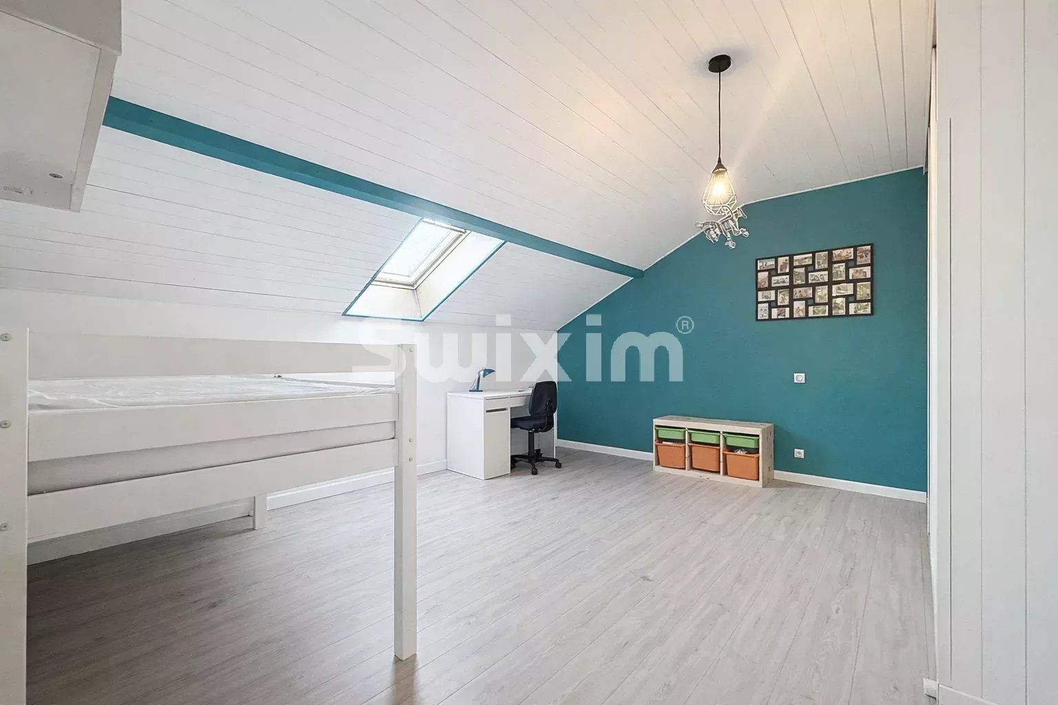 house 8 Rooms for sale on Échenevex (01170)