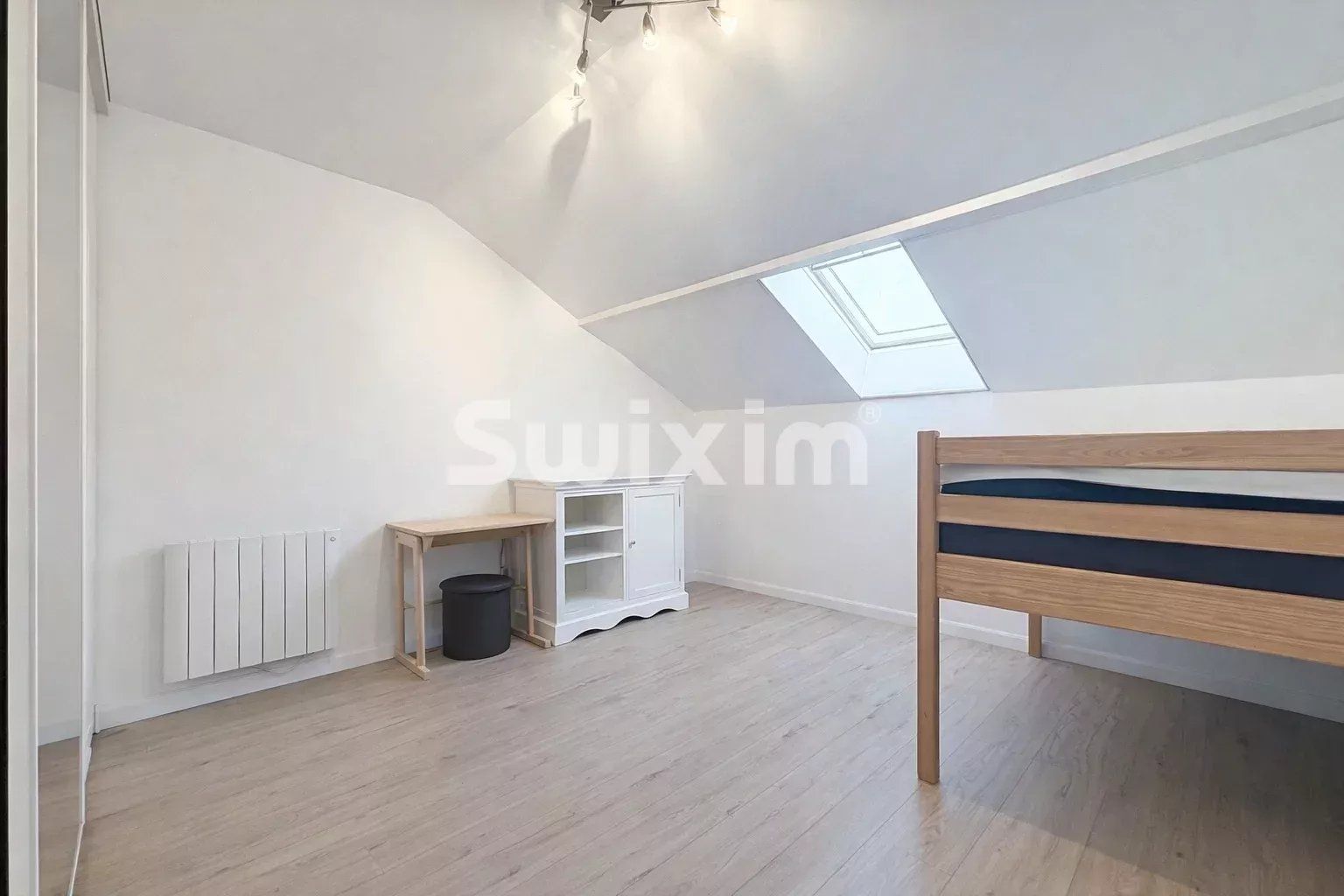 house 8 Rooms for sale on Échenevex (01170)