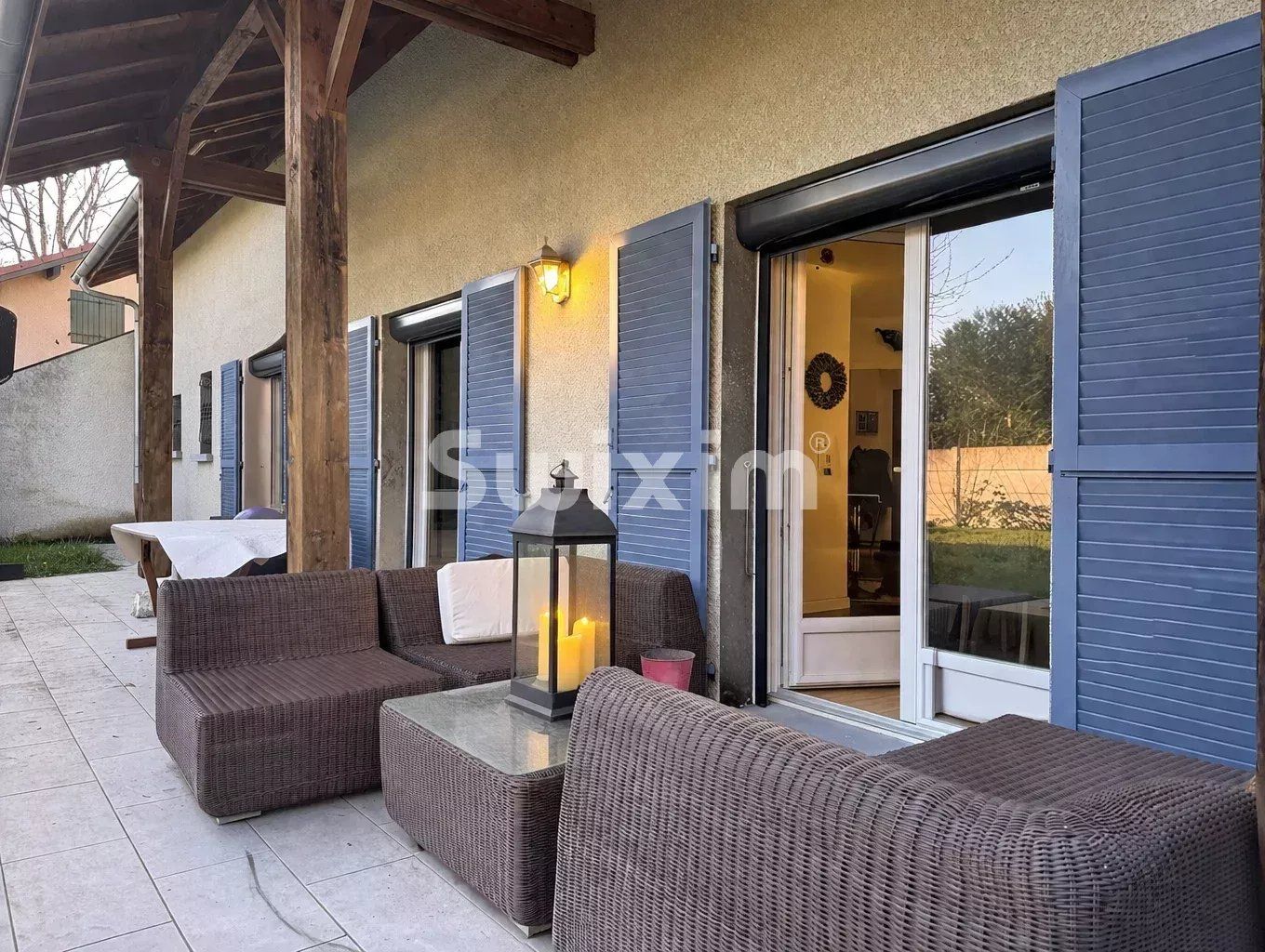 house 8 Rooms for sale on Échenevex (01170)