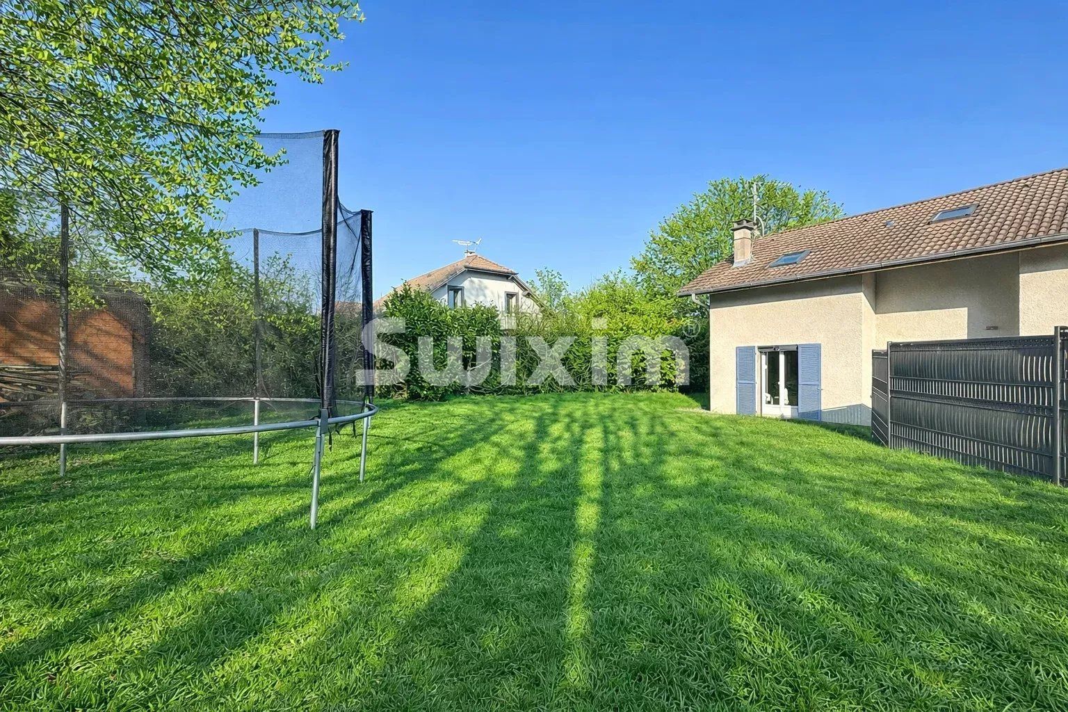 house 8 Rooms for sale on Échenevex (01170)