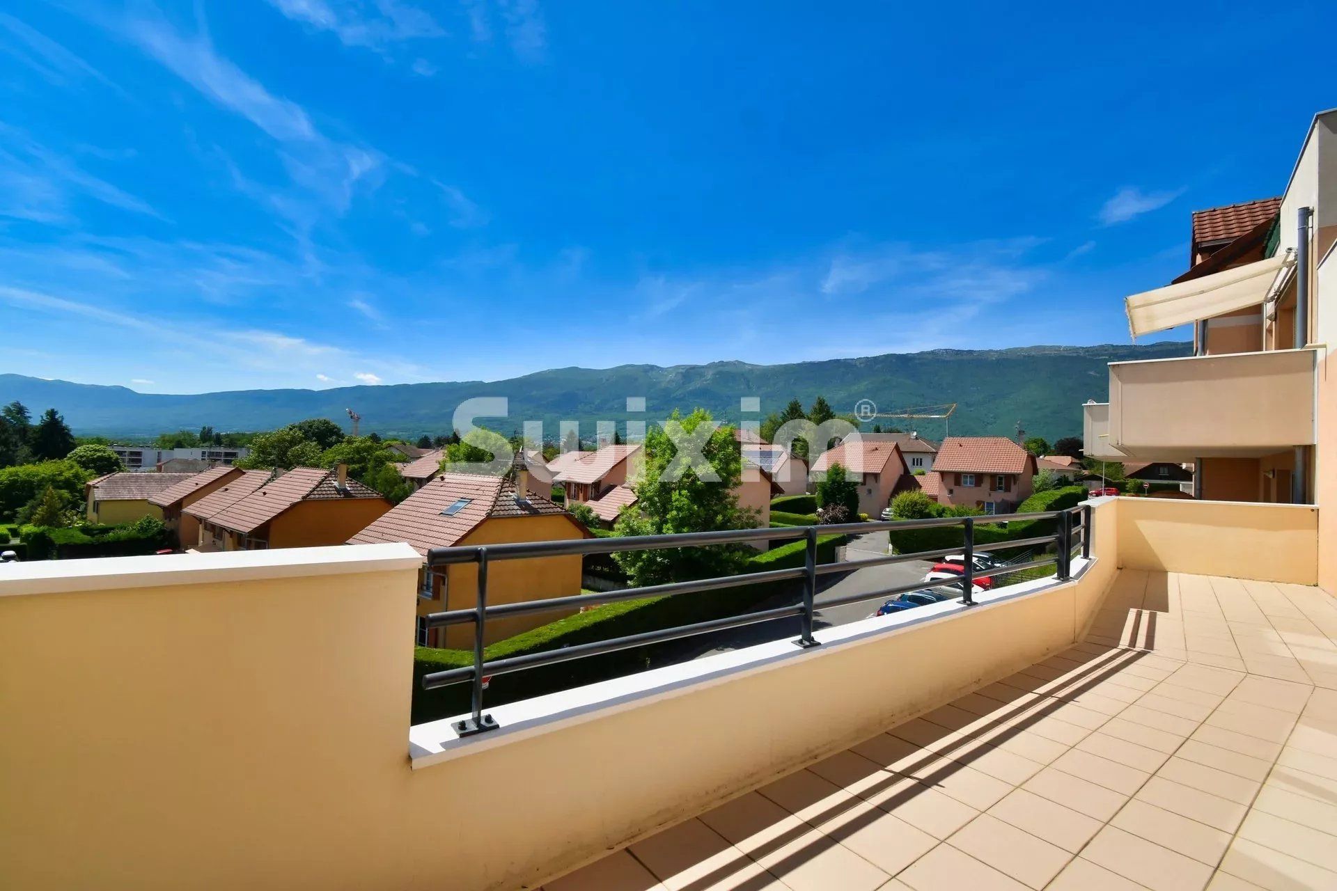 apartment 4 Rooms for sale on Saint-Genis-Pouilly (01630)