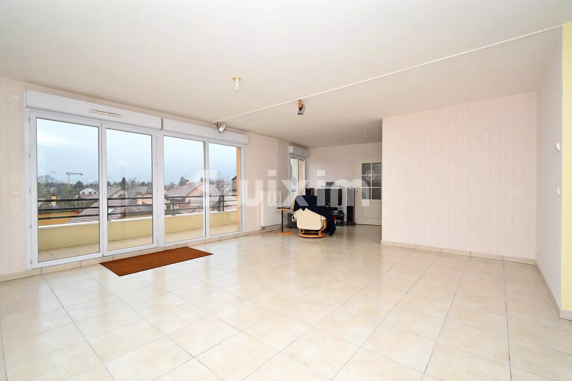 apartment 4 Rooms for sale on Saint-Genis-Pouilly (01630)