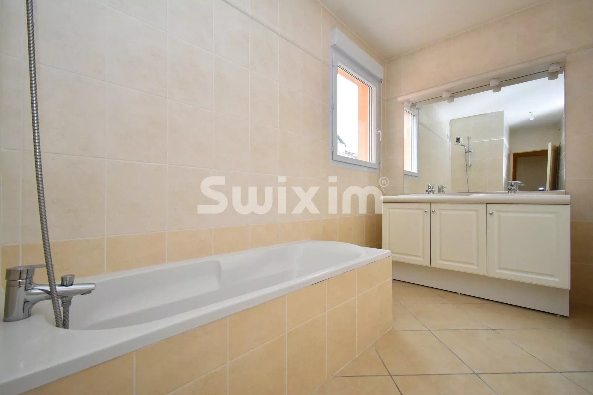 apartment 4 Rooms for sale on Saint-Genis-Pouilly (01630)
