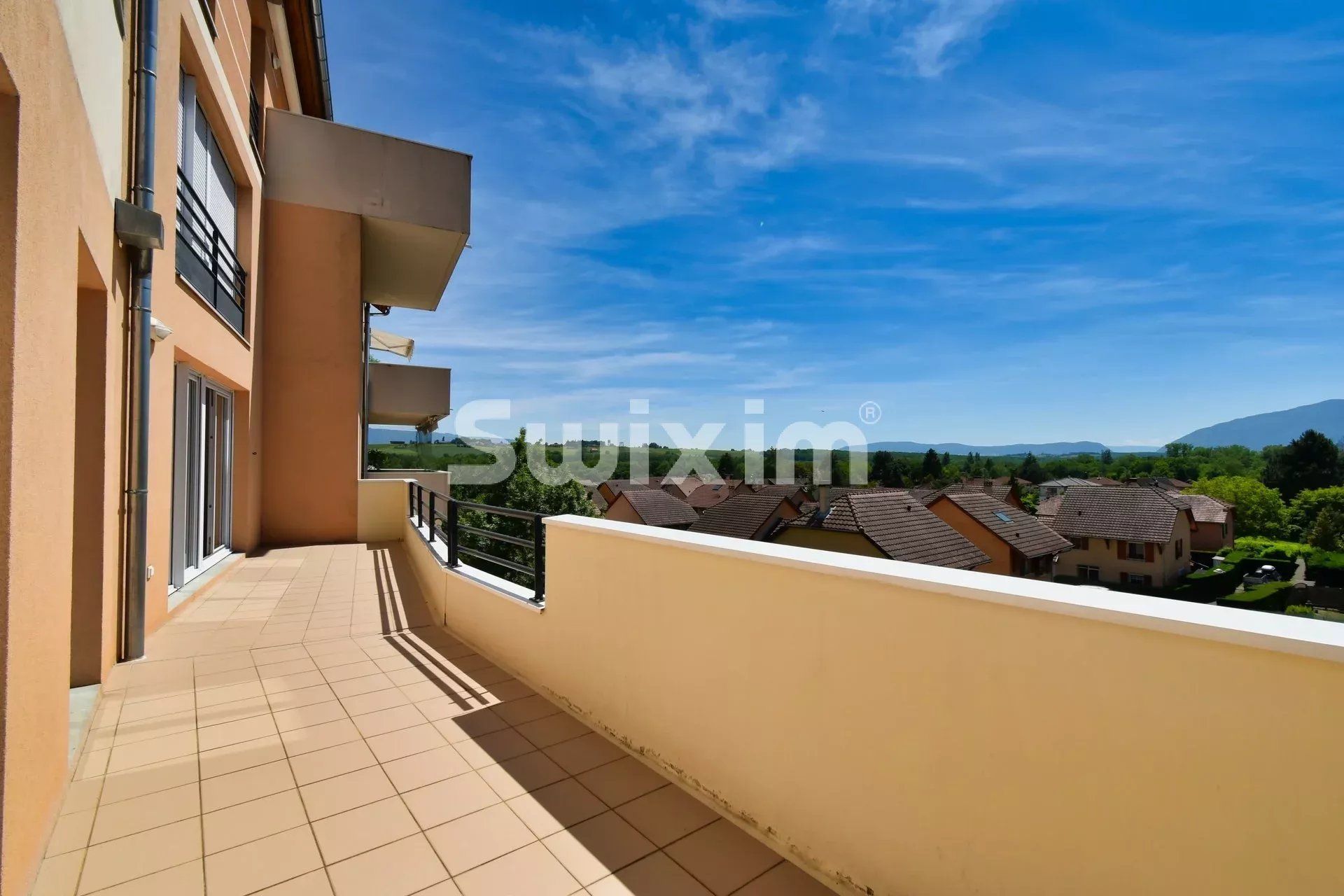 apartment 4 Rooms for sale on Saint-Genis-Pouilly (01630)