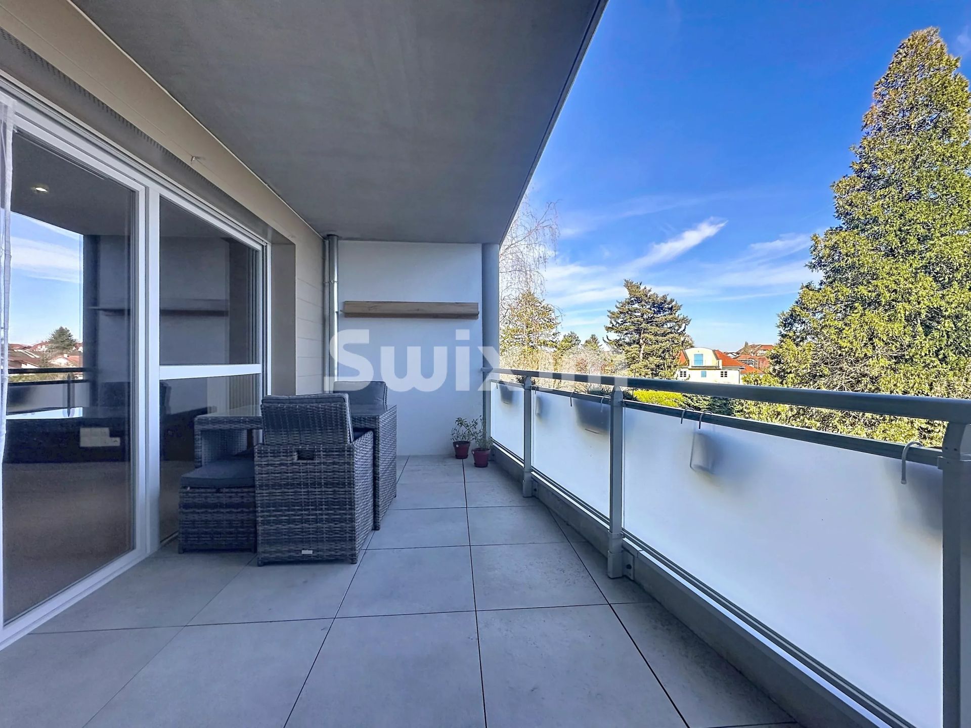 apartamento 4 Quartos para aluguer sobre Saint-Genis-Pouilly (01630)