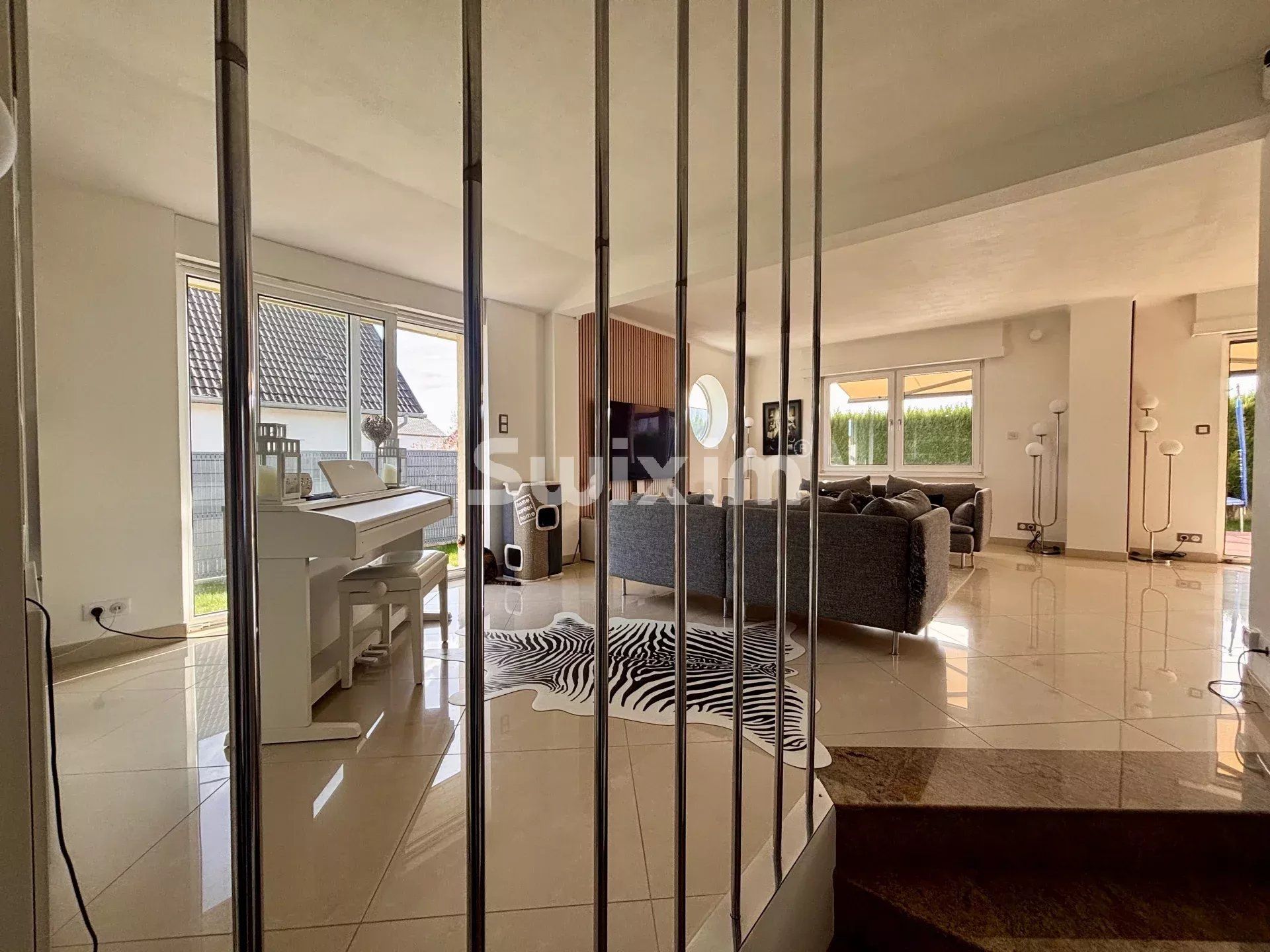 house 6 Rooms for sale on Cernay (68700)