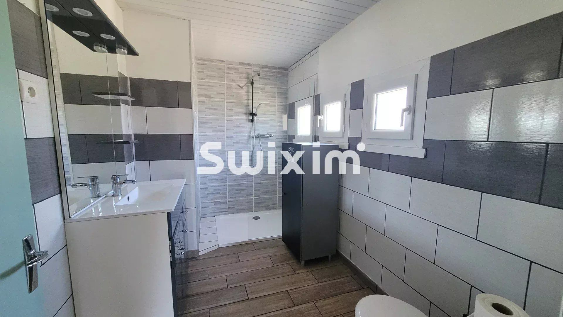 house 4 Rooms for sale on Louhans (71500)