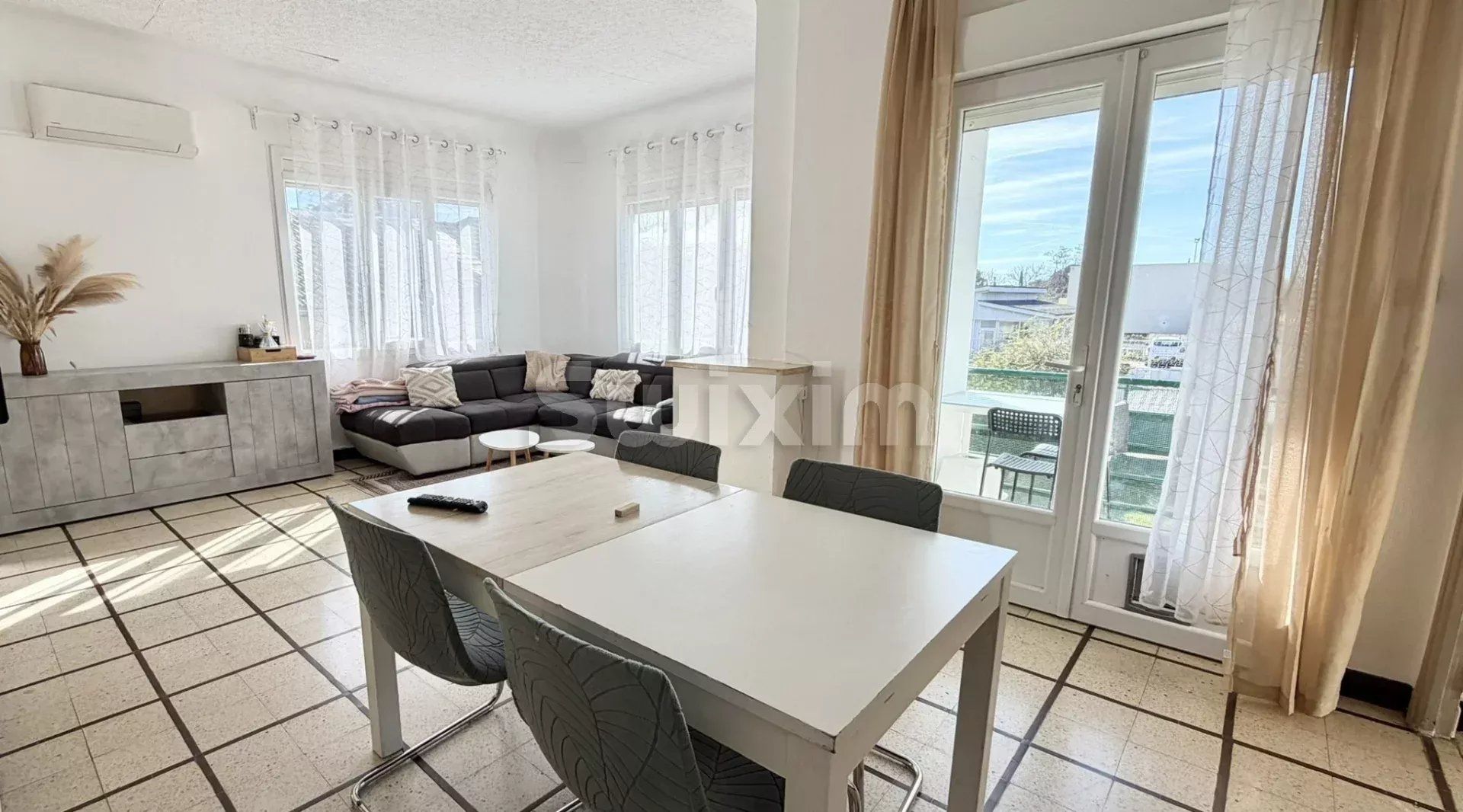 house 5 Rooms for sale on Remoulins (30210)