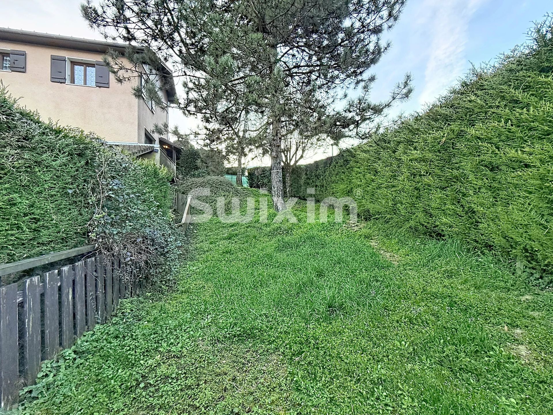 apartment 2 Rooms for sale on Chevry (01170)