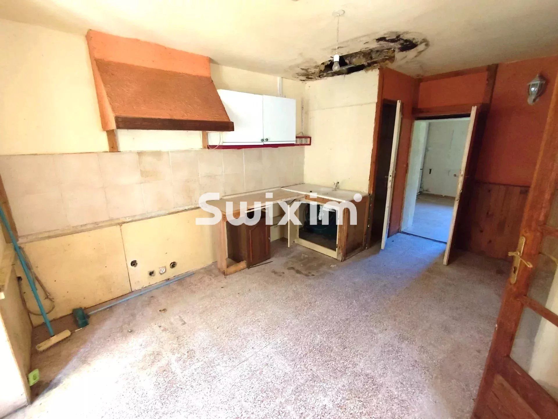 house 8 Rooms for sale on Lons-le-Saunier (39000)