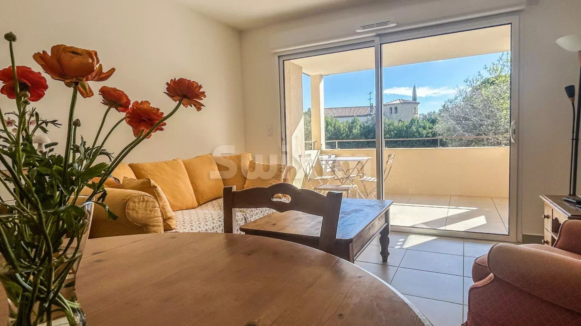 apartment 2 Rooms for sale on Uzès (30700)