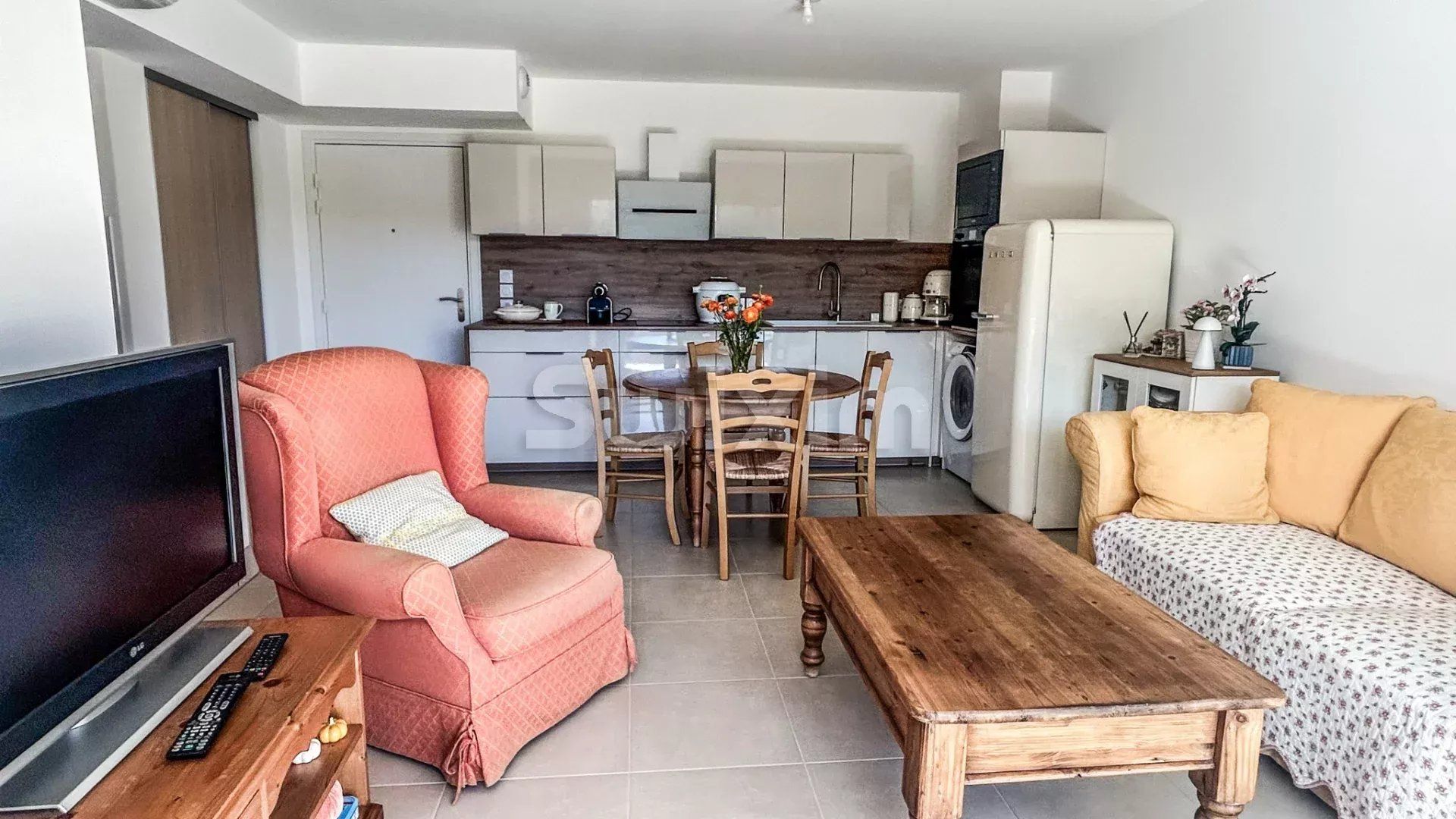 apartment 2 Rooms for sale on Uzès (30700)