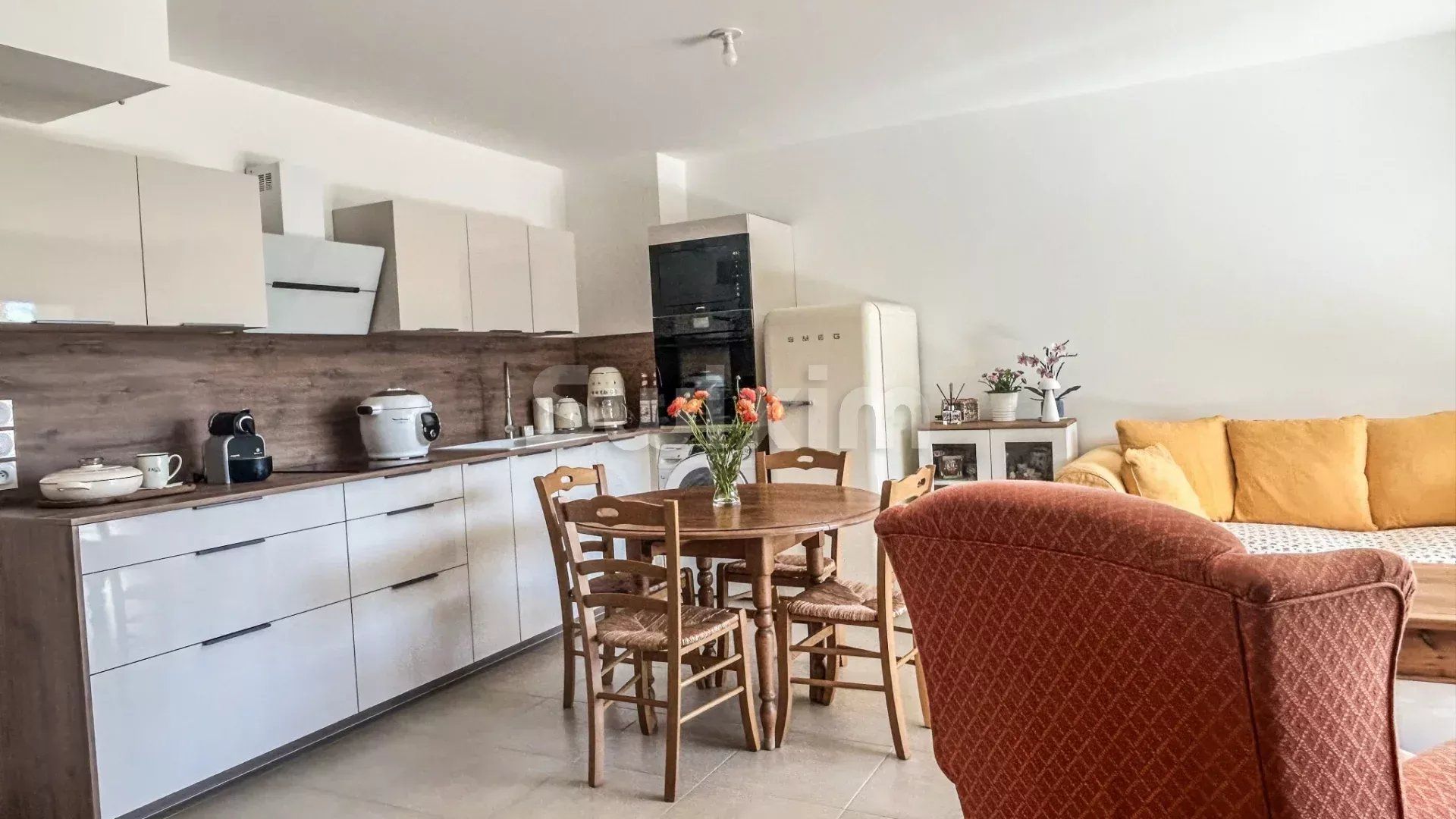 apartment 2 Rooms for sale on Uzès (30700)