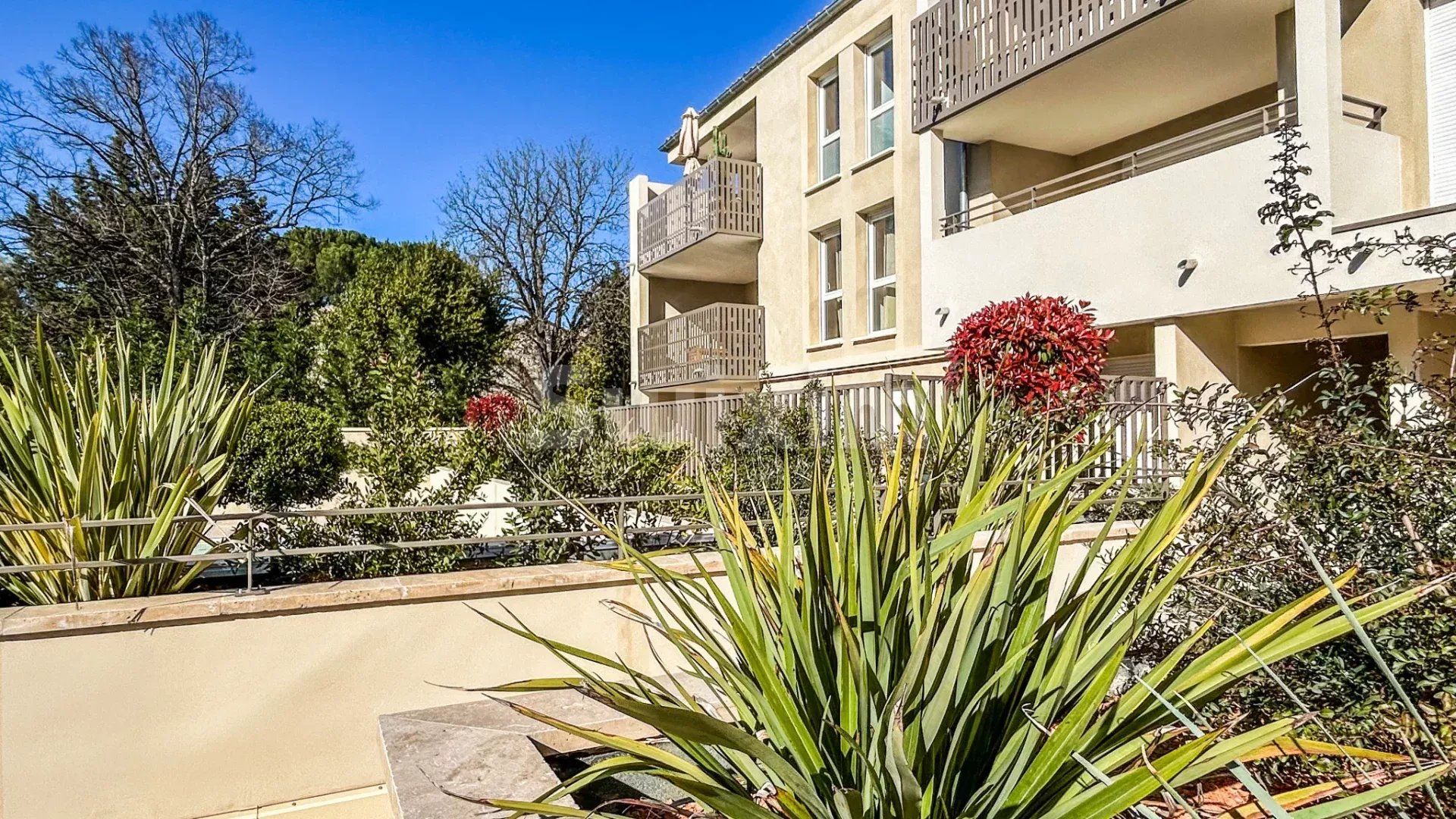 apartment 2 Rooms for sale on Uzès (30700)