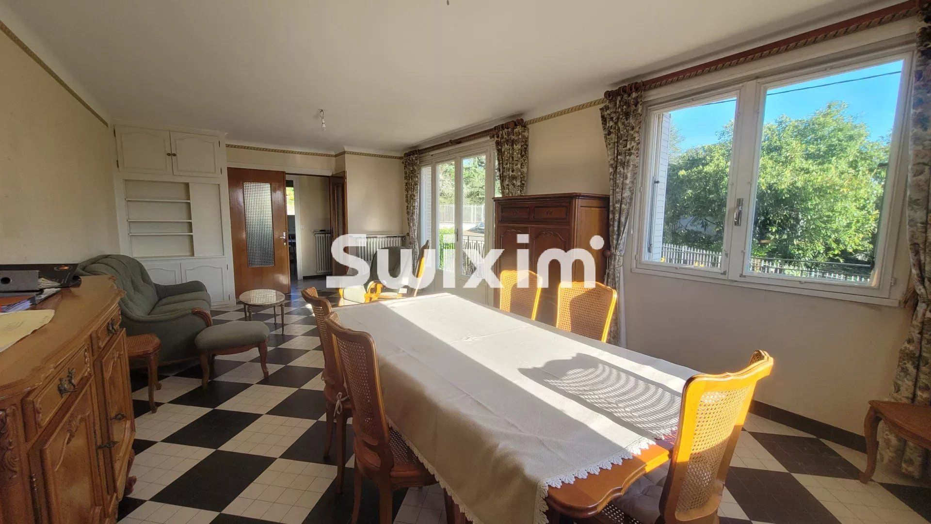 casa 6 Camere in vendita su Lons-le-Saunier (39000)