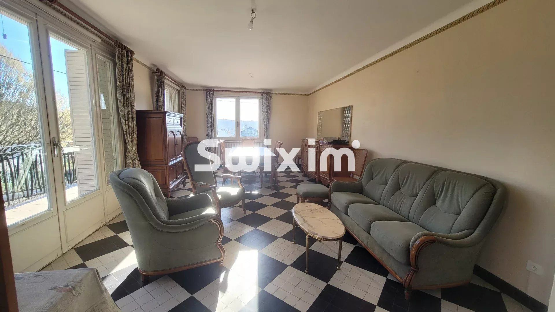 casa 6 Camere in vendita su Lons-le-Saunier (39000)