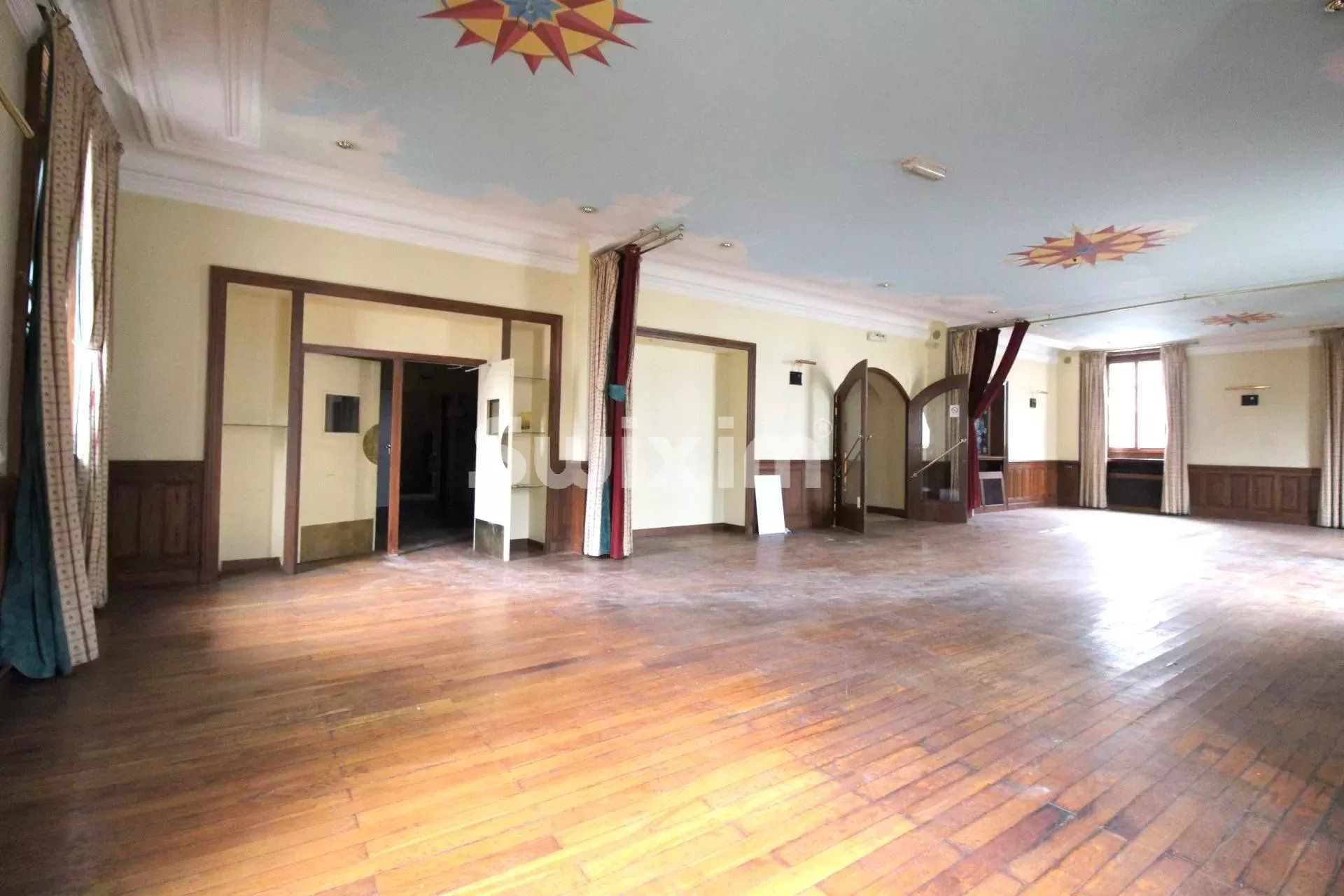 building 47 Rooms for sale on Hauts de Bienne (39400)